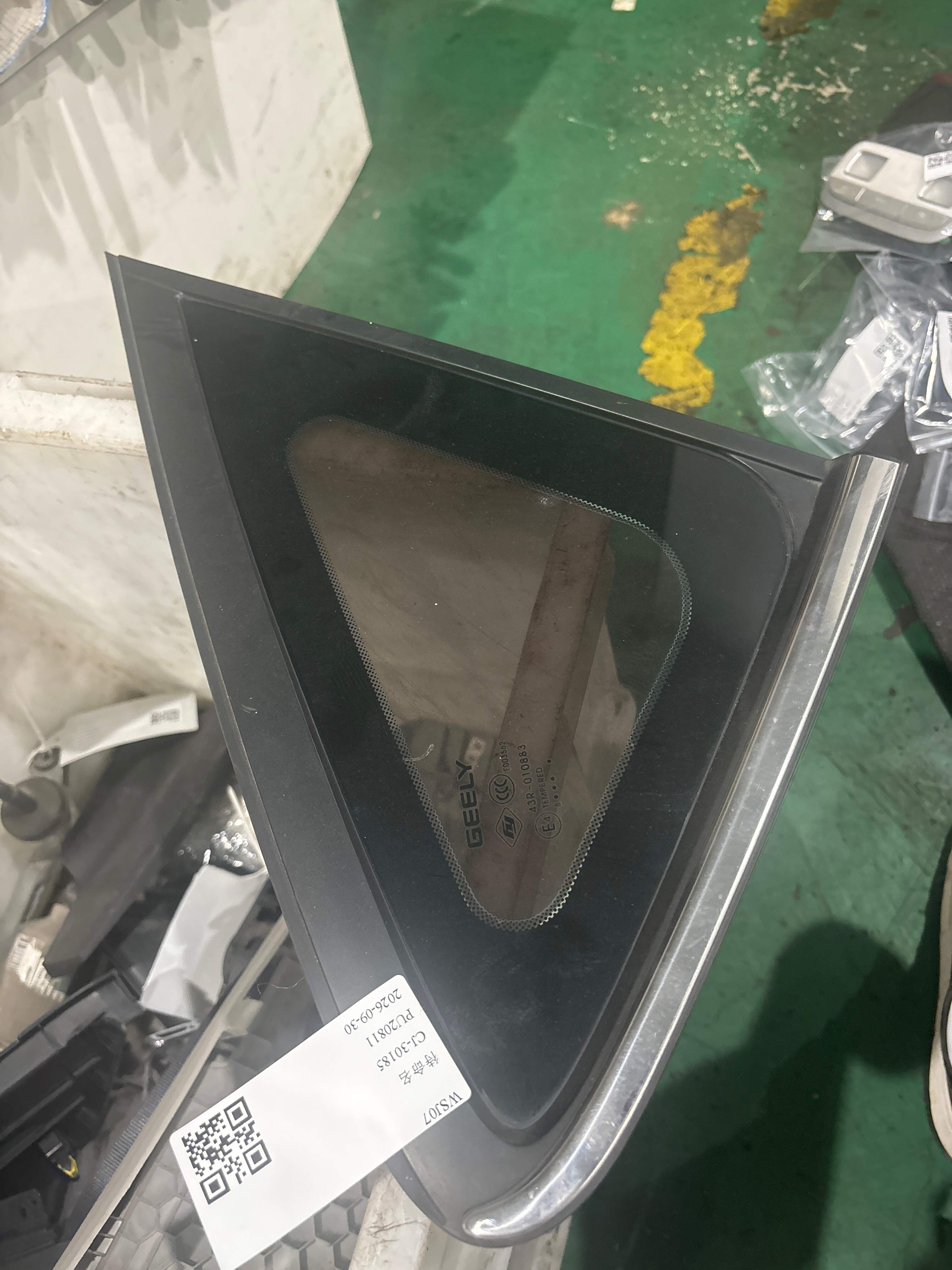 5058001900 右侧车身C柱角窗玻璃