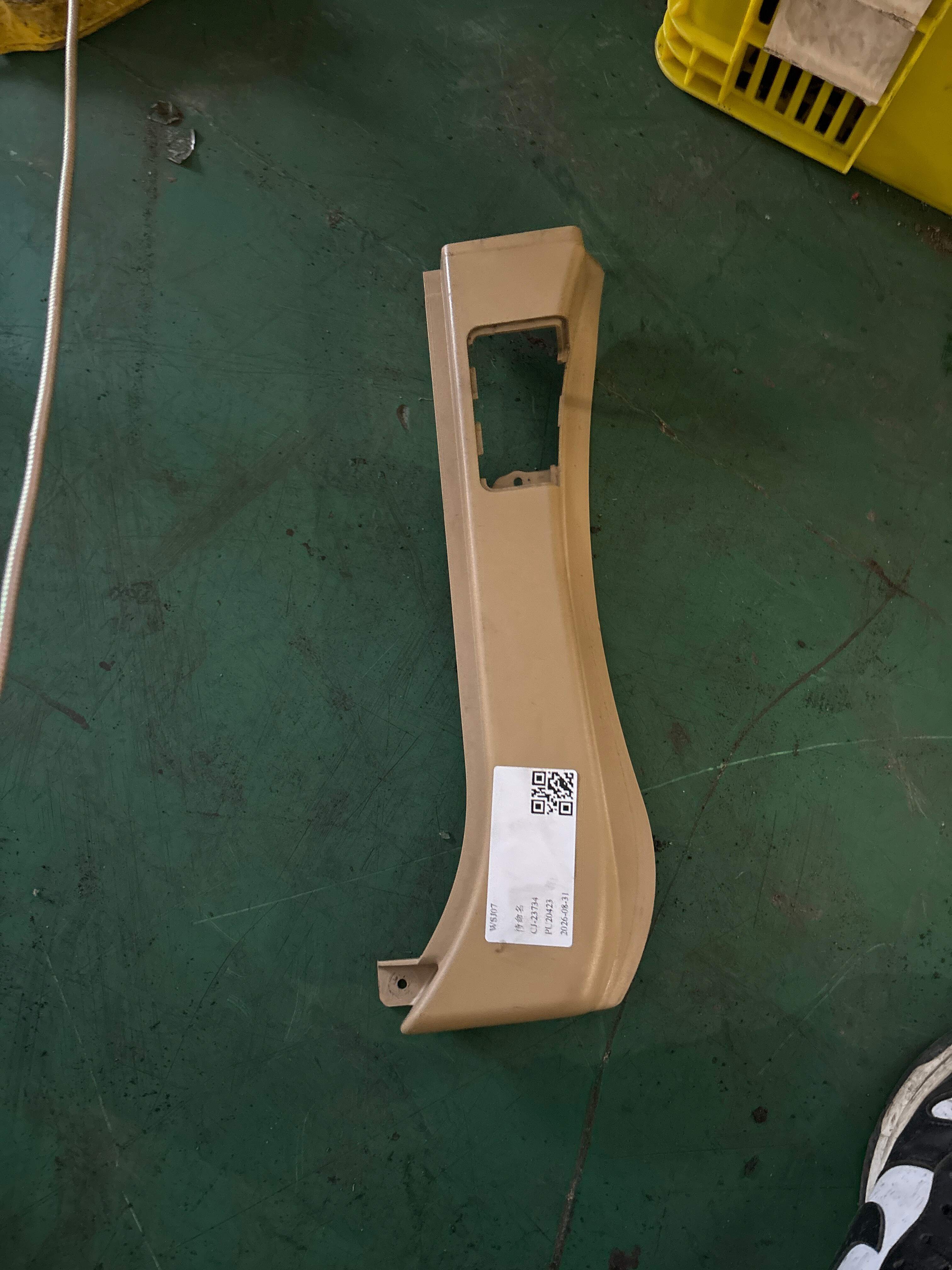 51476972439 D柱内衬(左下)
