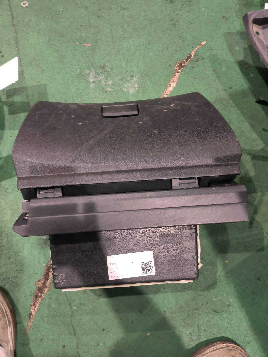 685205UR0A 仪表台杂物箱