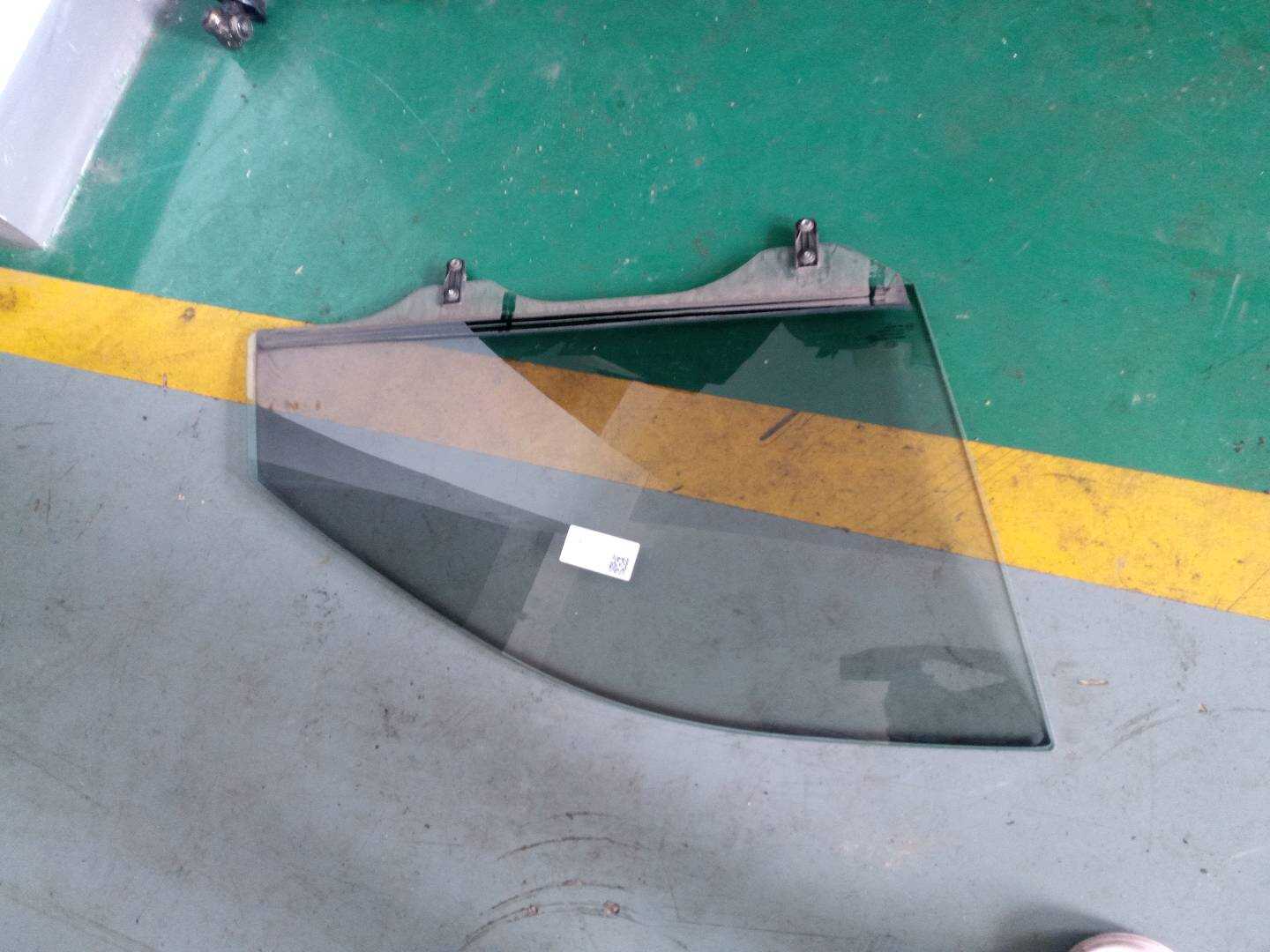 824201F020 前门玻璃（右）