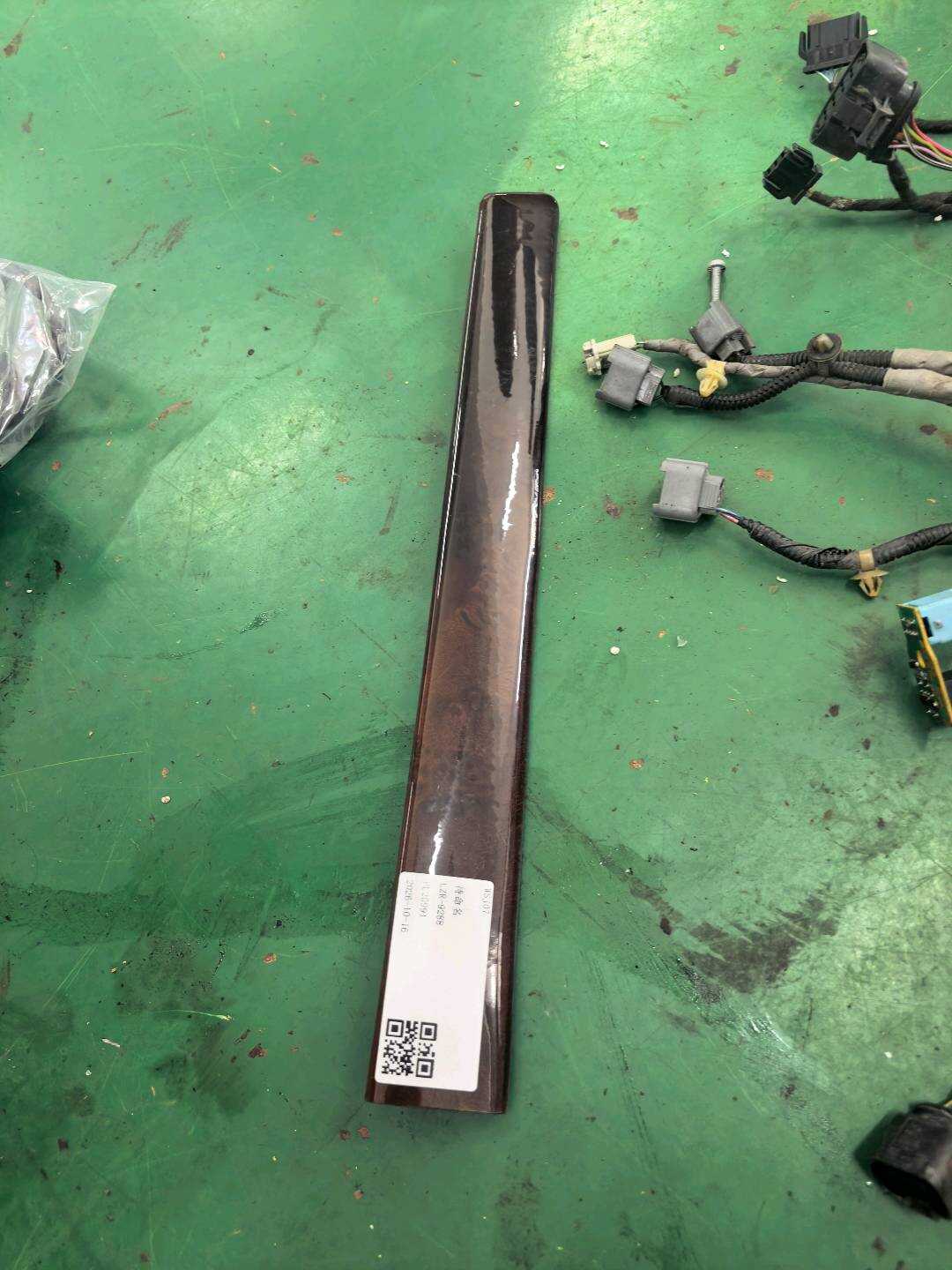 4B0867409L Front Door Trim Panel Molding (Upper Left)