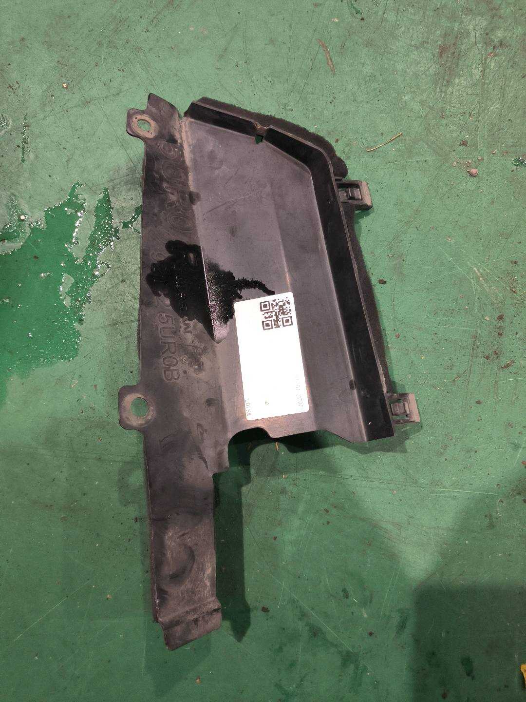 921825UR0B 冷凝器护板(左)