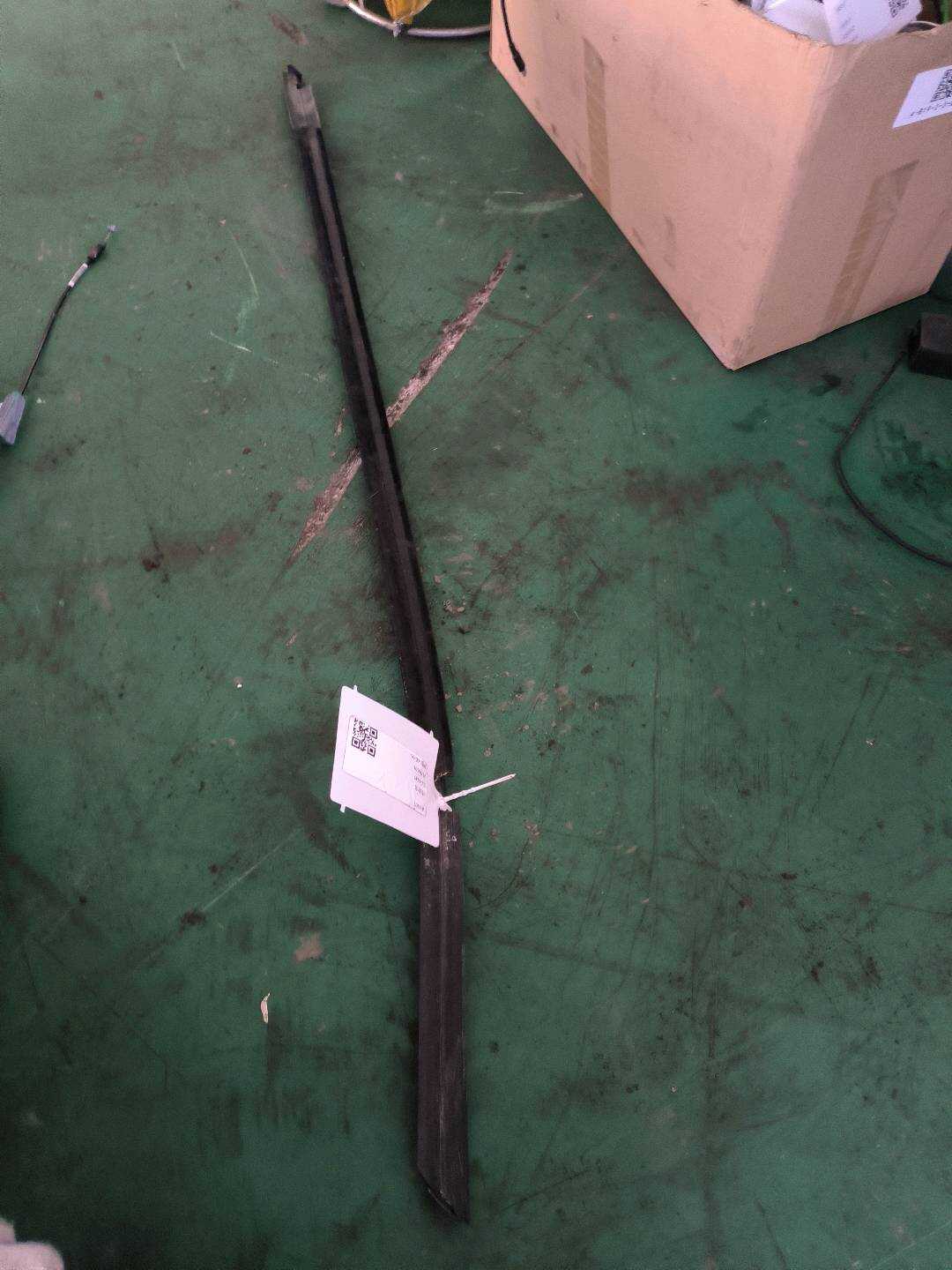P0007823AJ 前门外水切总成 - 右