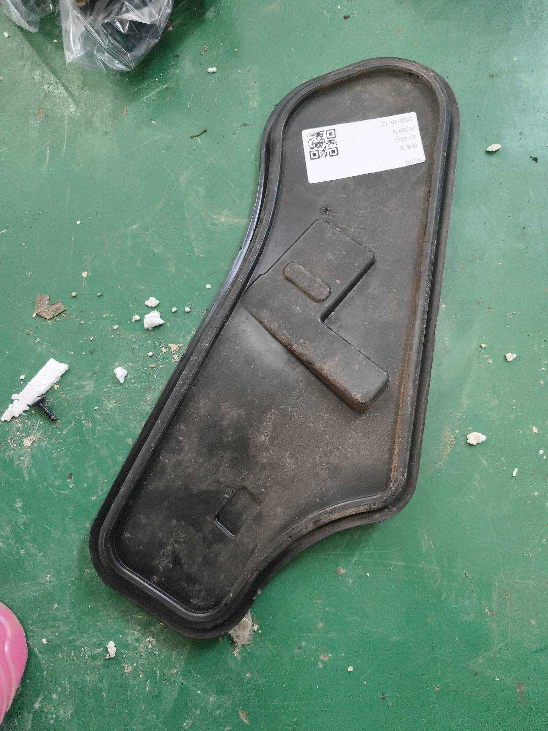 8R0839916D 后门内板盖(右)