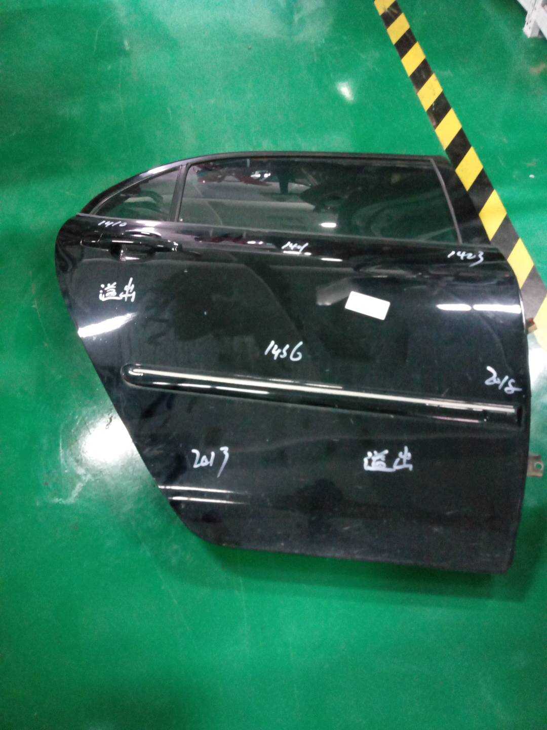 2025041910077 后门壳(右)
