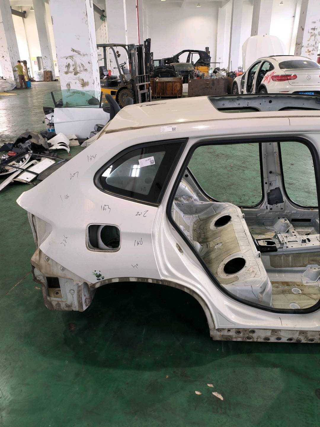 41002993128 Rear Fender, Right