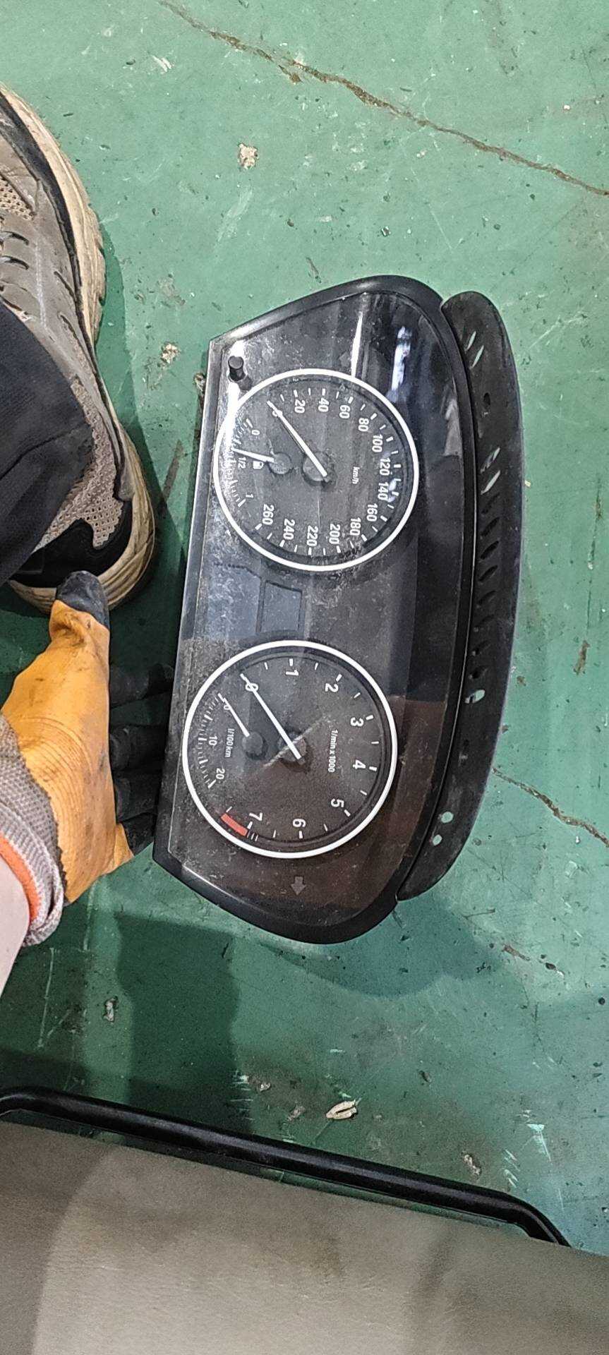 62109236811 组合仪表总成