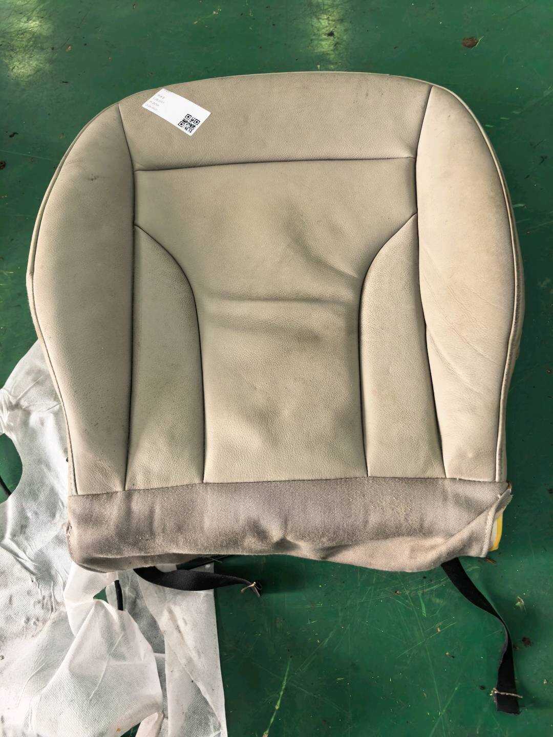8R0881406A 副驾驶员座椅底座面罩