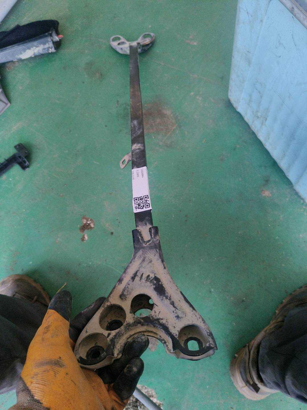 74180TL3G00 前扭力杆