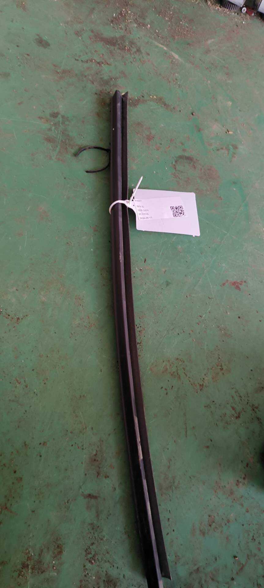 83241F9500 后门玻璃压条(右内)
