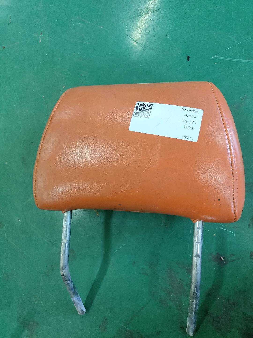 330881901N 副驾驶员座椅头枕