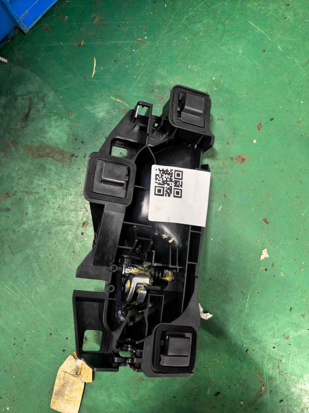 YL003595VV 前门内拉手框（左）