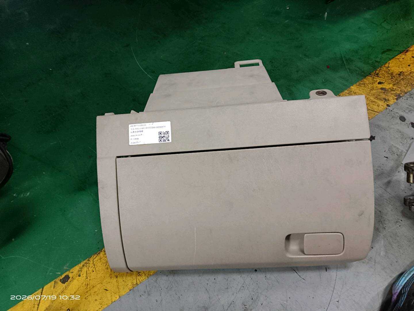 6RD857101BEH6 仪表台杂物箱