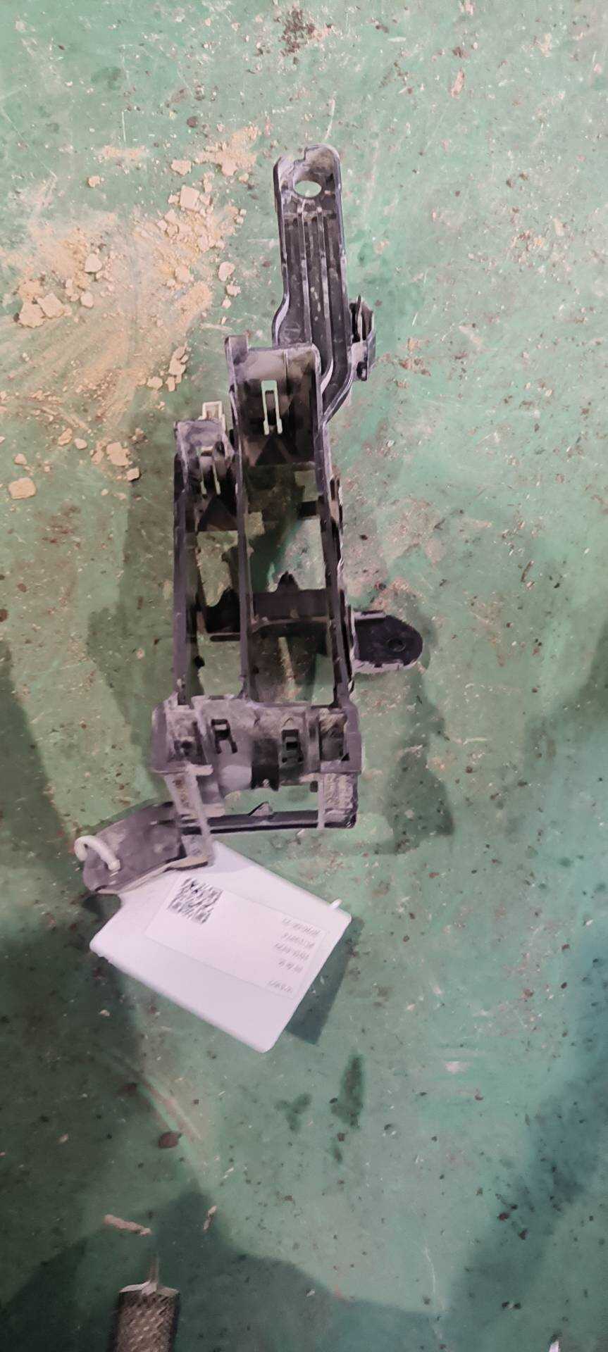 88283FJ100 车身控制电脑支架
