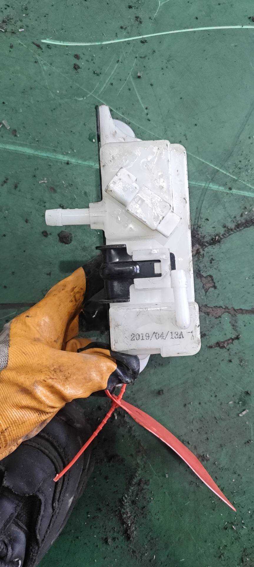 MEF3540020 大储液壶总成