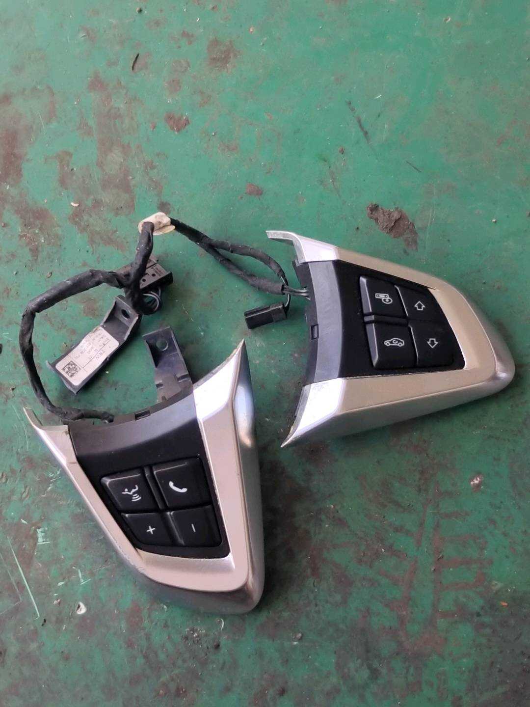 32306799745 方向盘多功能开关