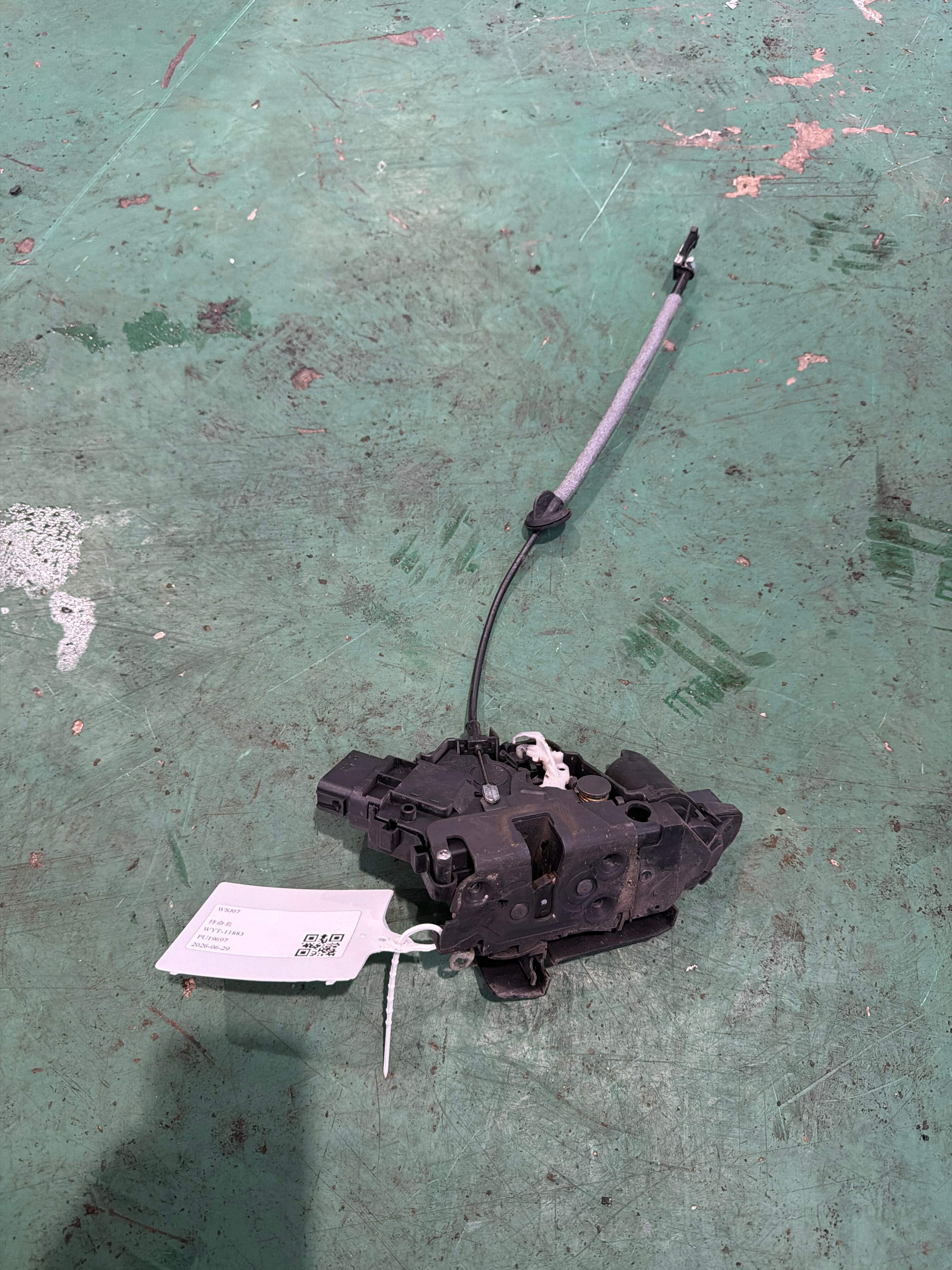 31253674 前门锁总成（右）