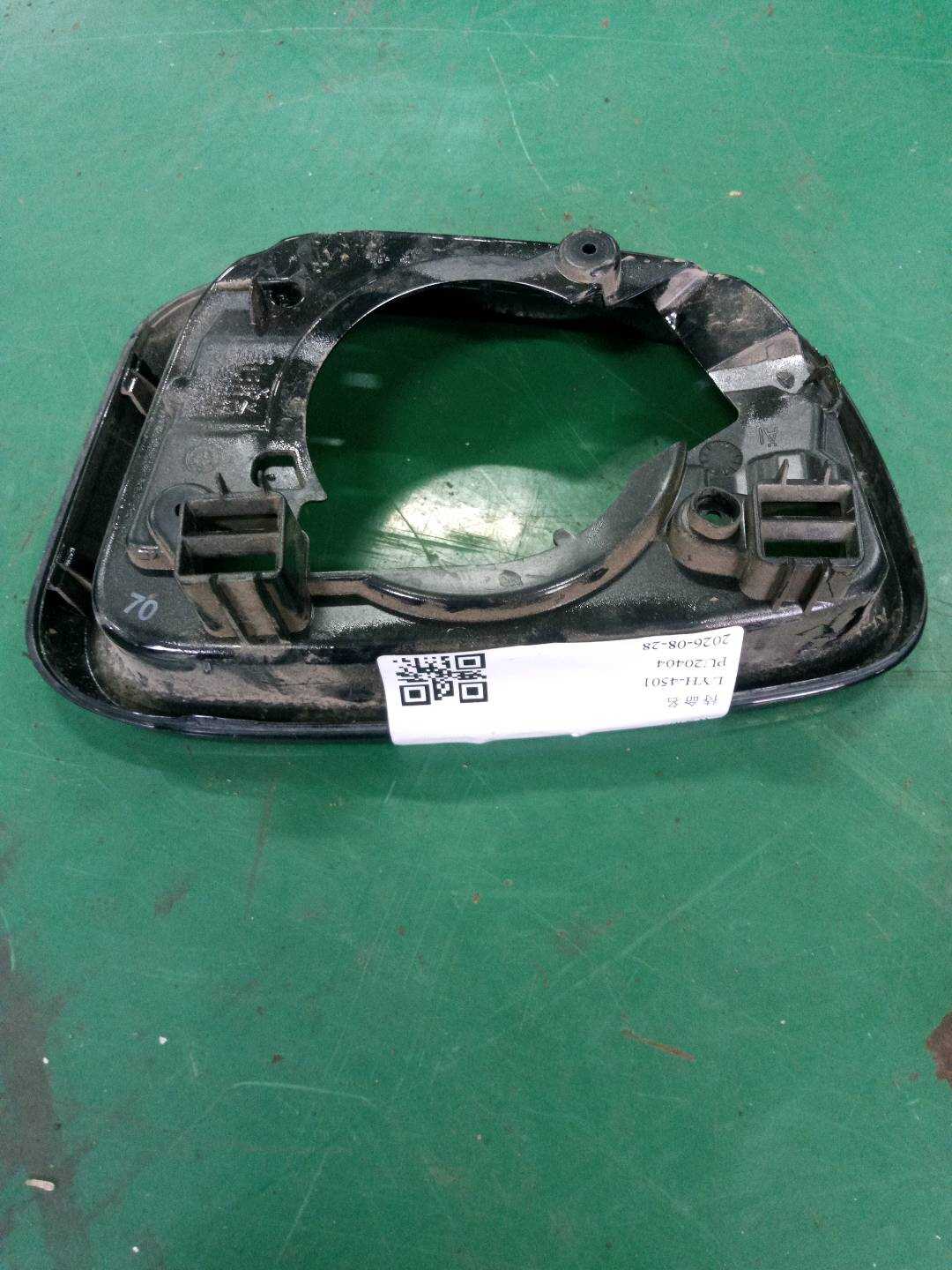 51167418814 倒车镜框(右)