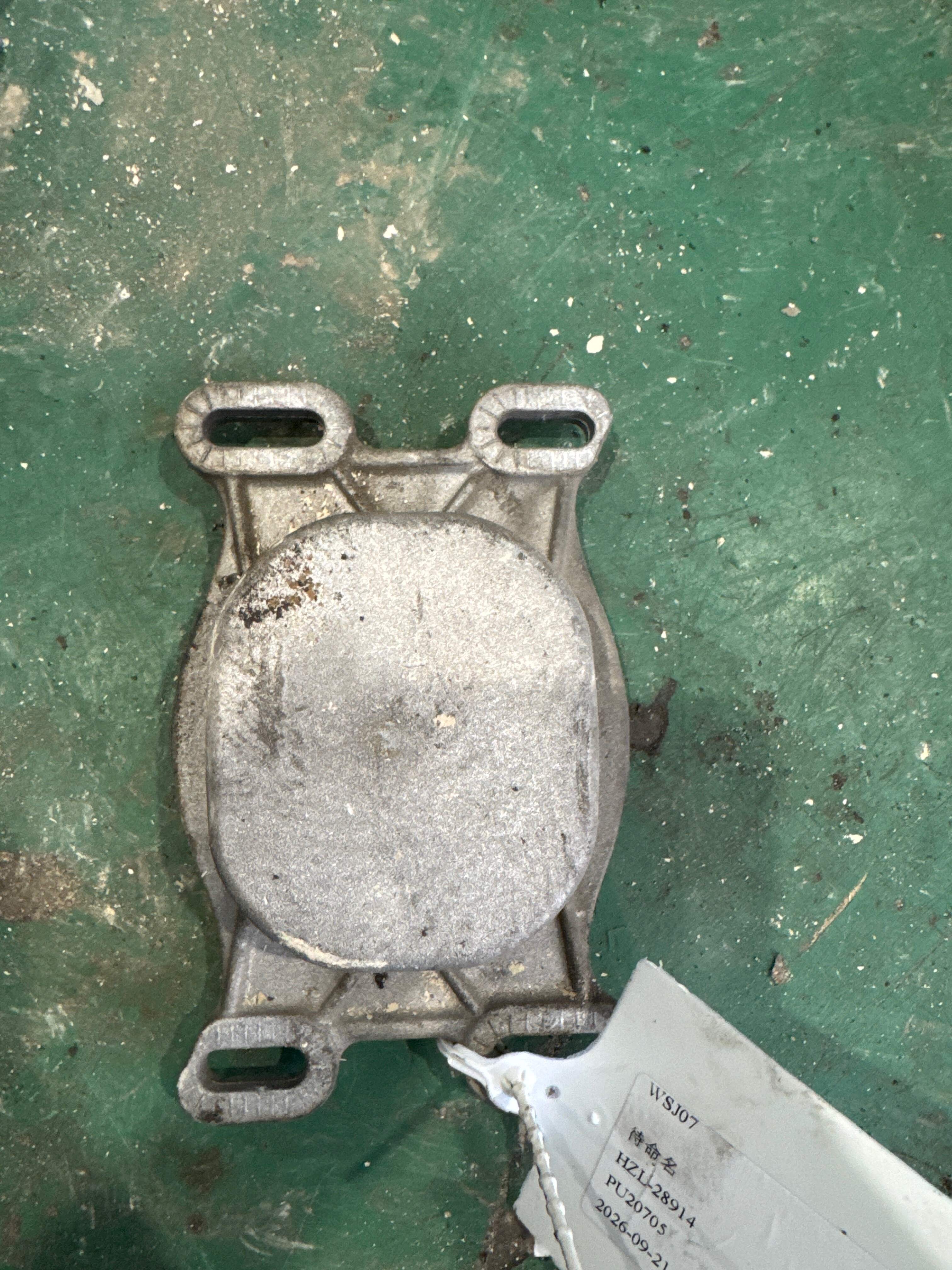 L4B0199335L 发动机前扭力支架座
