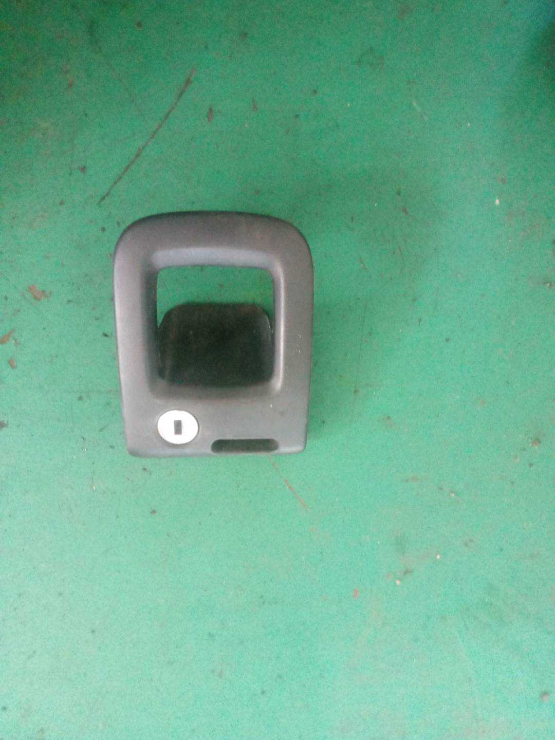 8KD885880 盖罩