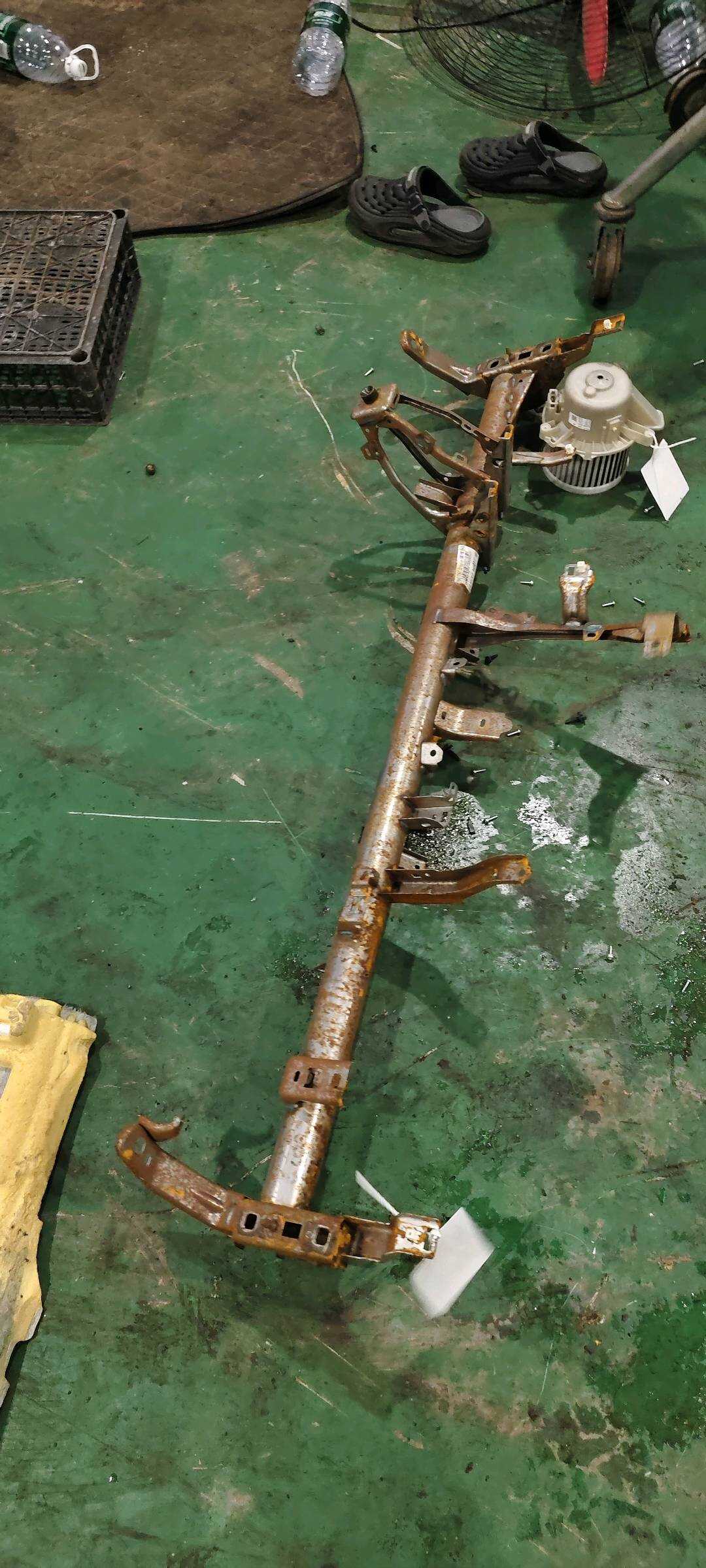 YL00431080 仪表台骨架