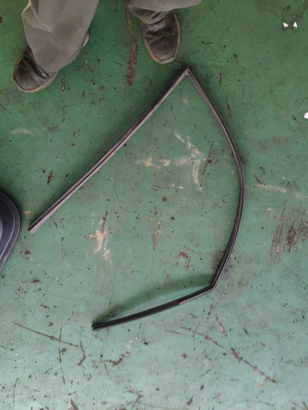 B012393 Front Right Door Glass Run Channel