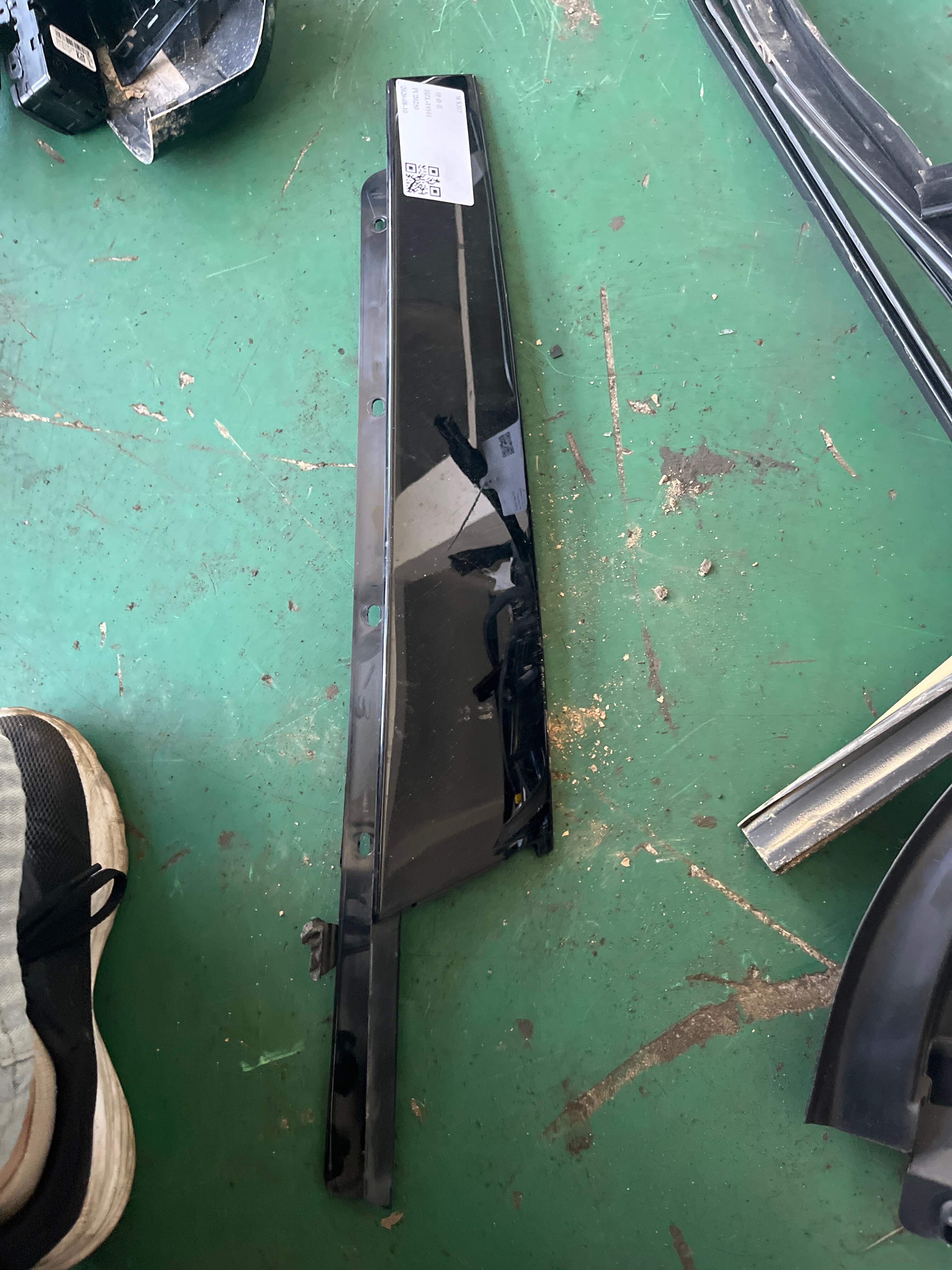 51337373921 Front Door Window Frame Outer Trim, Rear Left