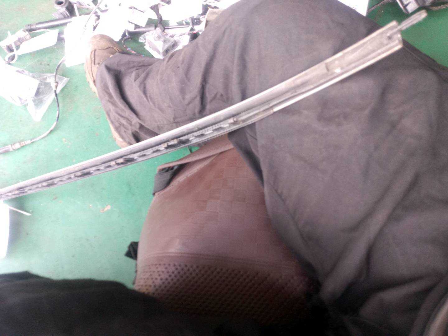 51317387917 前风挡玻璃胶条(左)