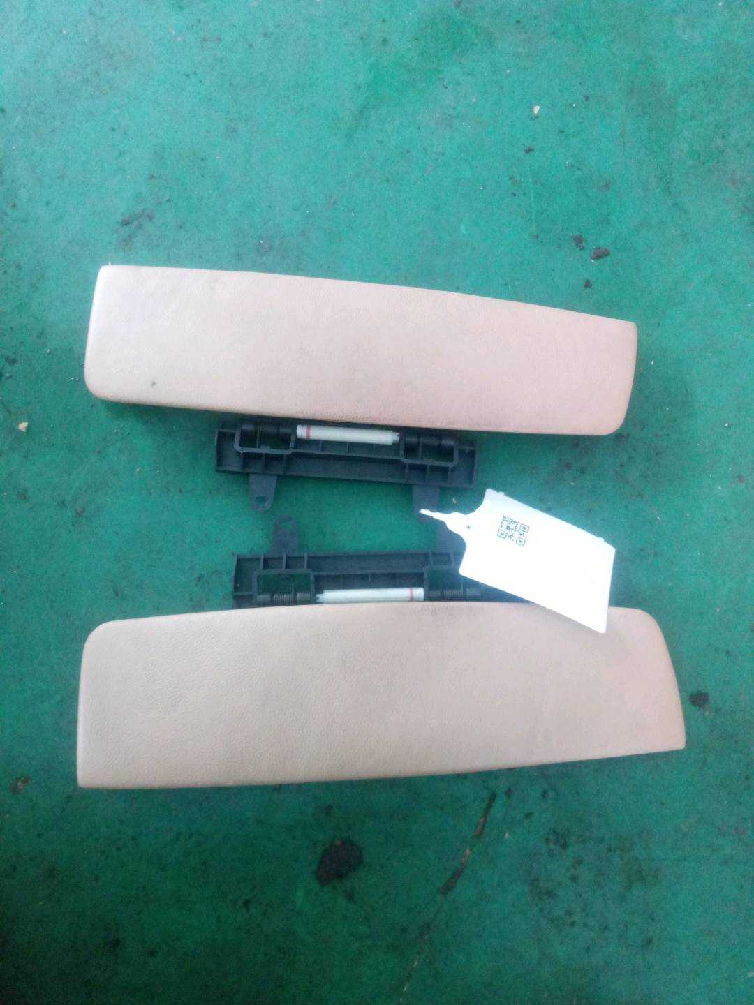 51167018142 Center Console Cover