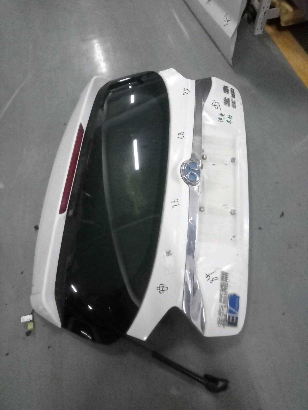E00107024DY 尾盖总成