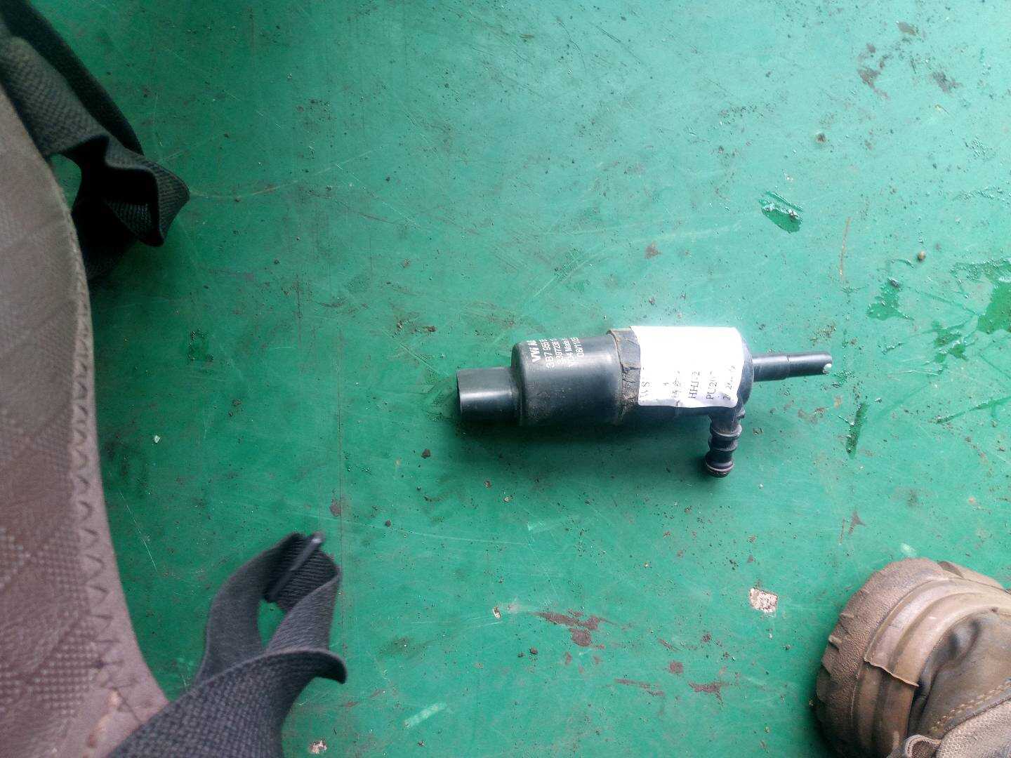 1K6955651 前风挡雨刮清洗器泵