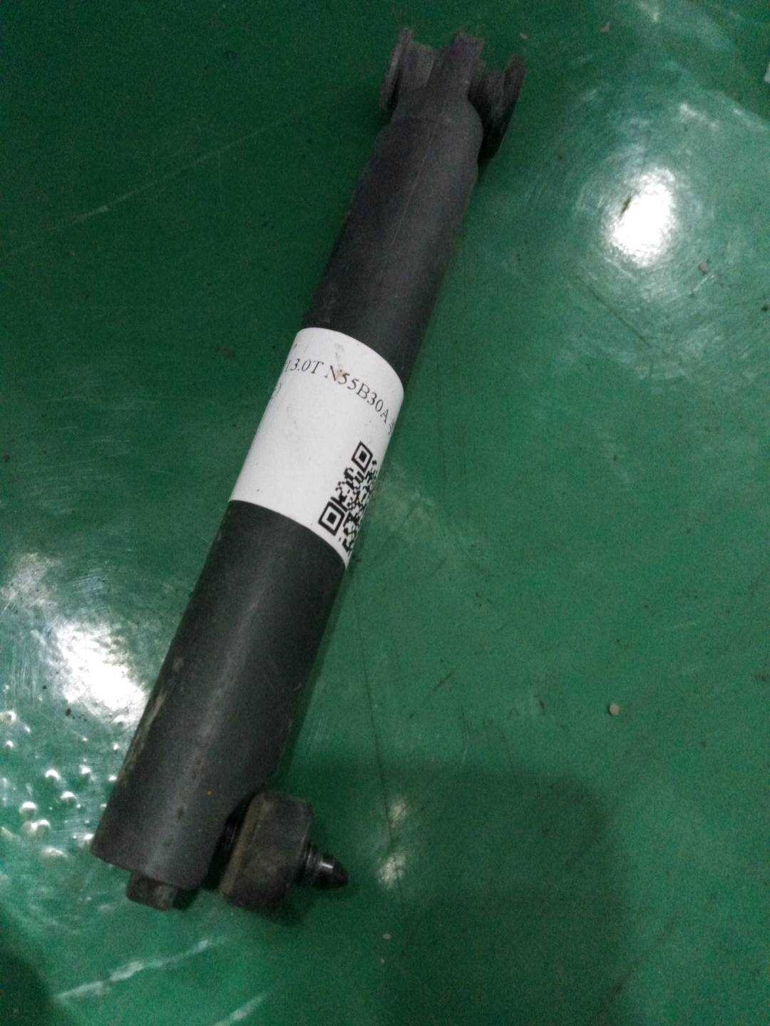 51247332695 尾盖撑杆(左上)