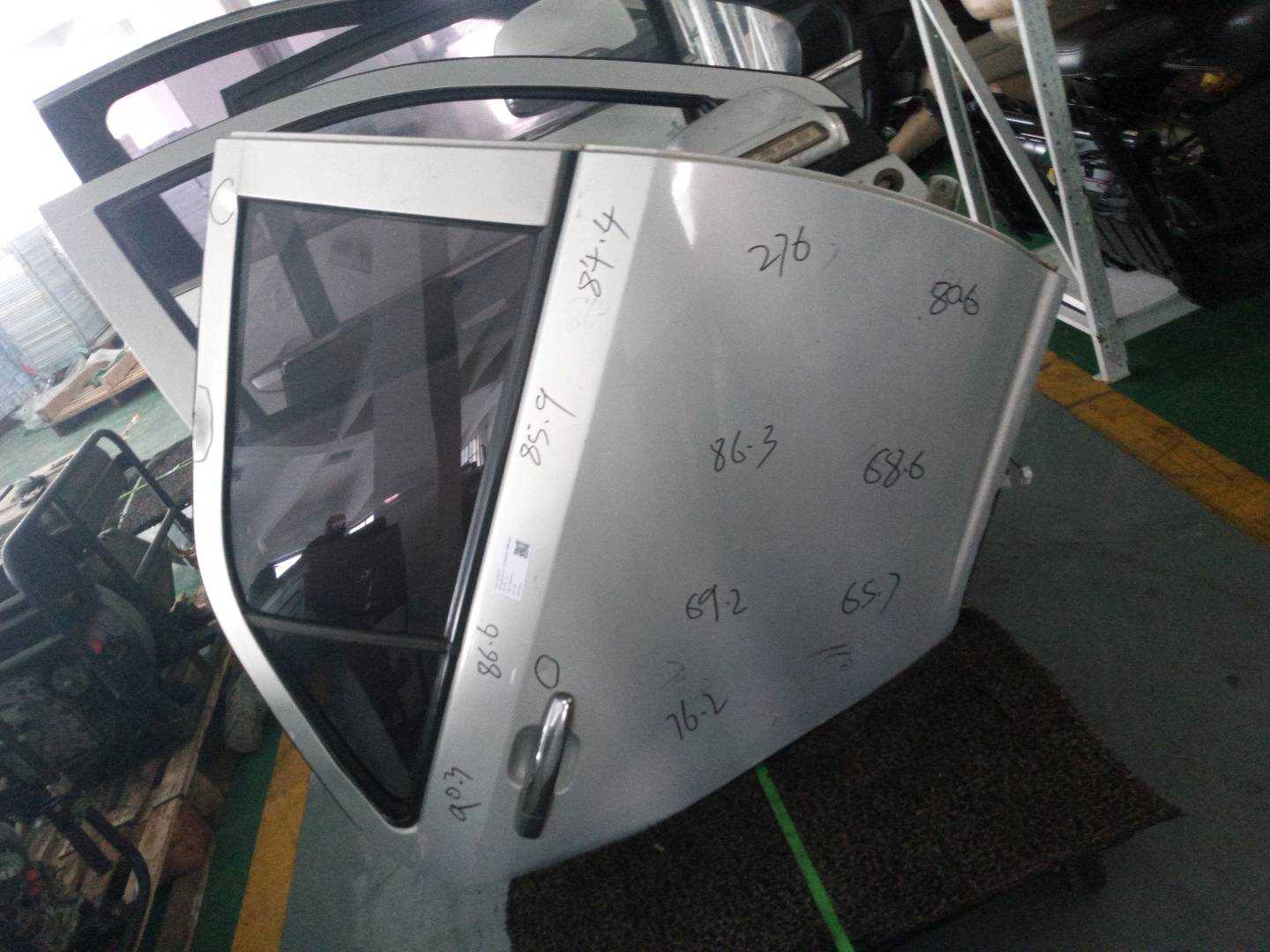 5081013800103 后门壳(右)
