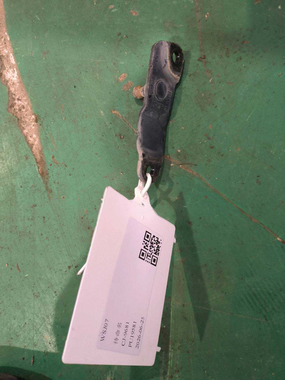 51247262177 尾盖撑杆支架(左上)