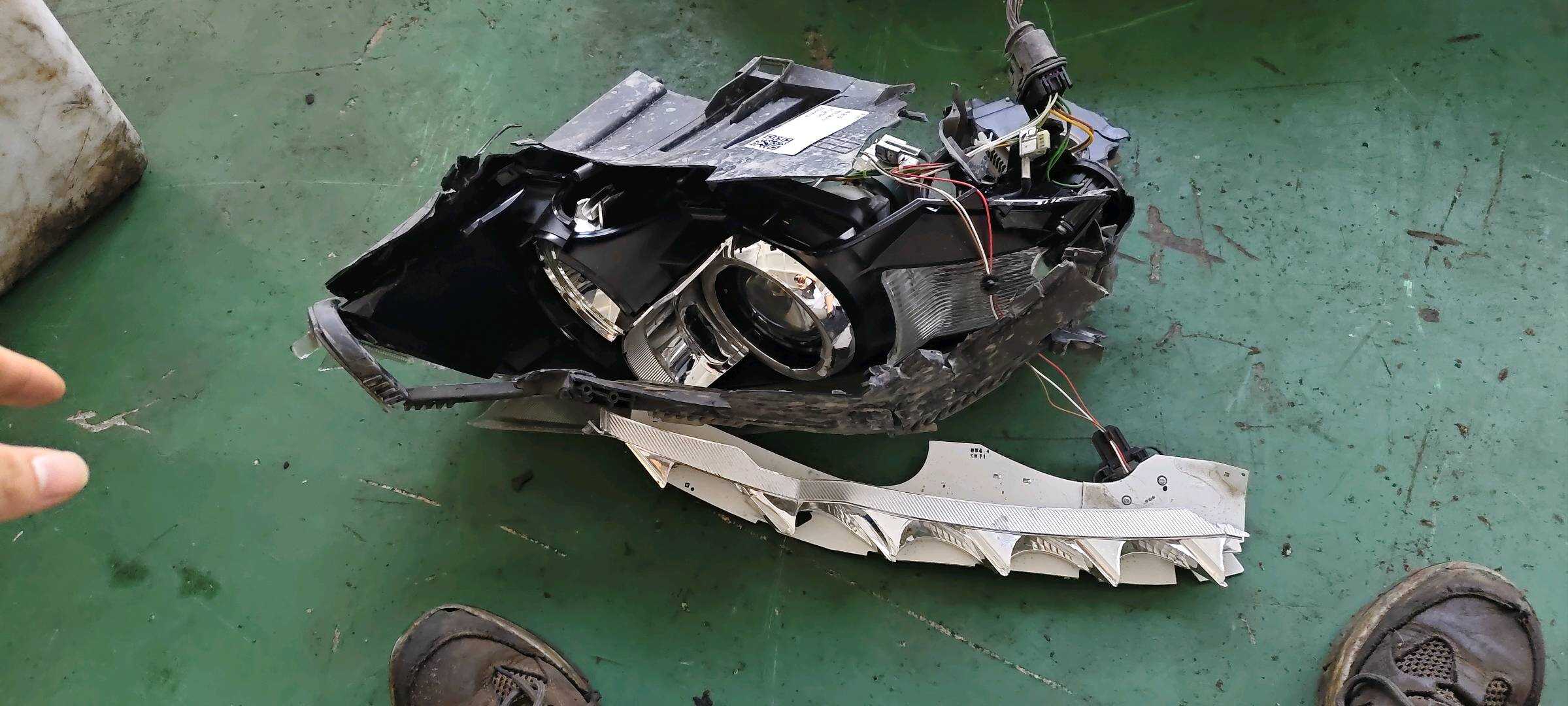 L4FD941004A 前大灯半总成（右）