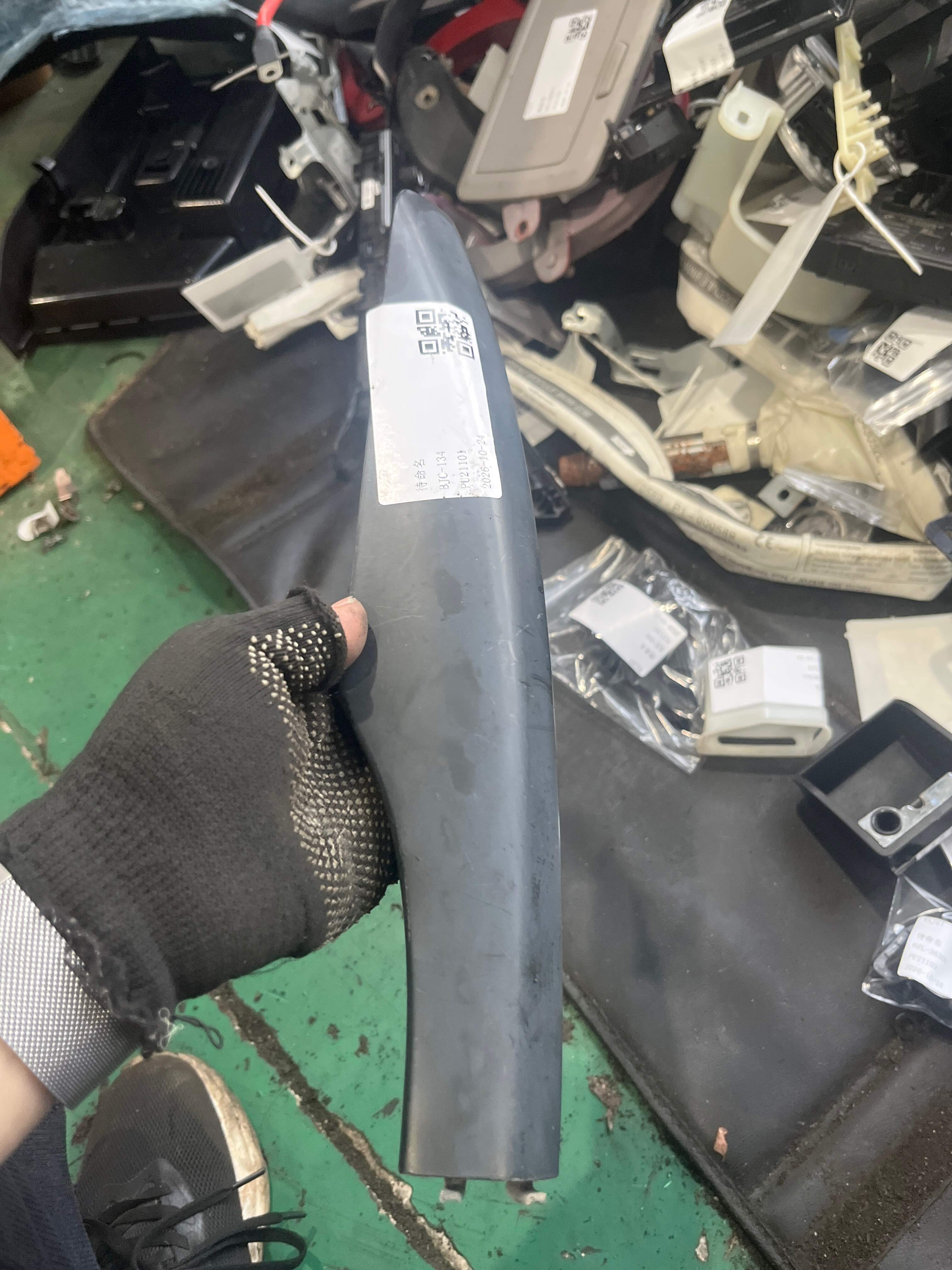 1K9860145 护盖板车顶行李架基架左前