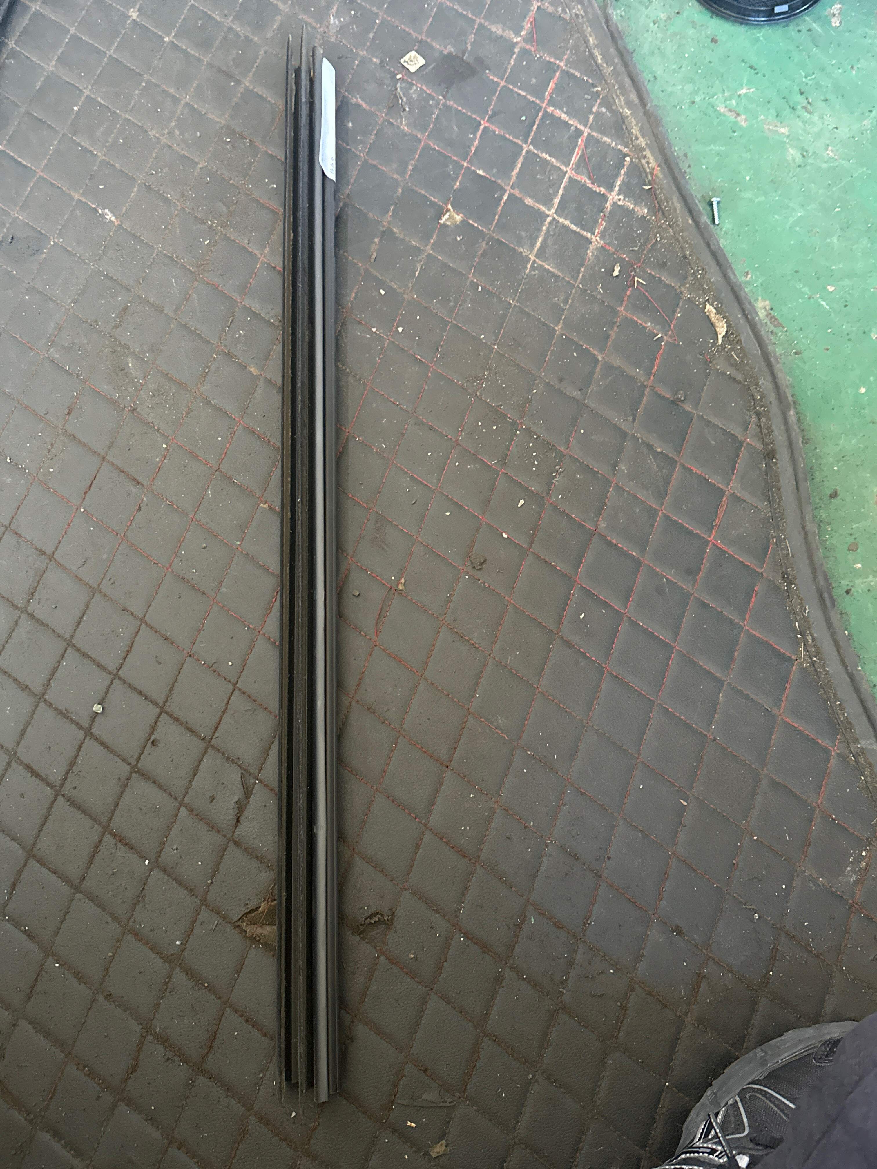 51357352427 后门玻璃压条(左内)