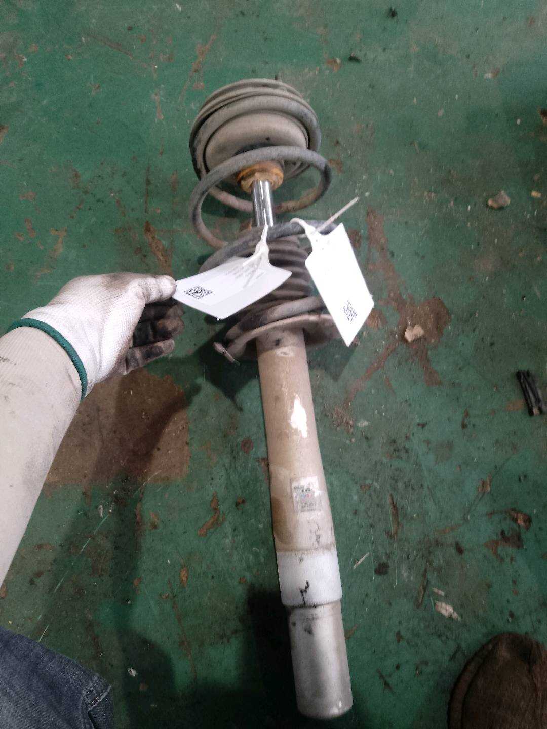 31326764458 Front Shock Absorber Insert, Right