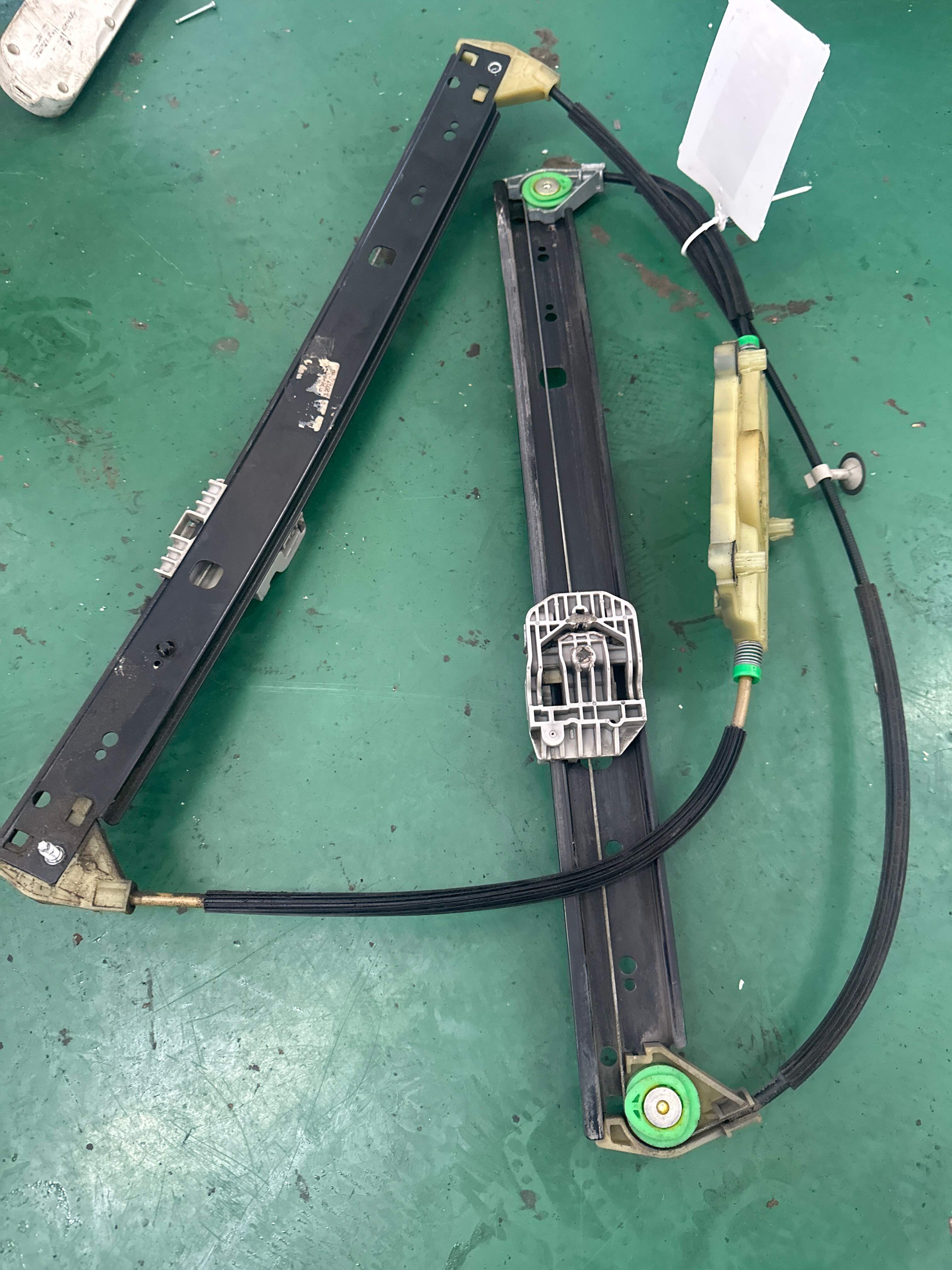 4L0839461A 后门玻璃升降支架(左)
