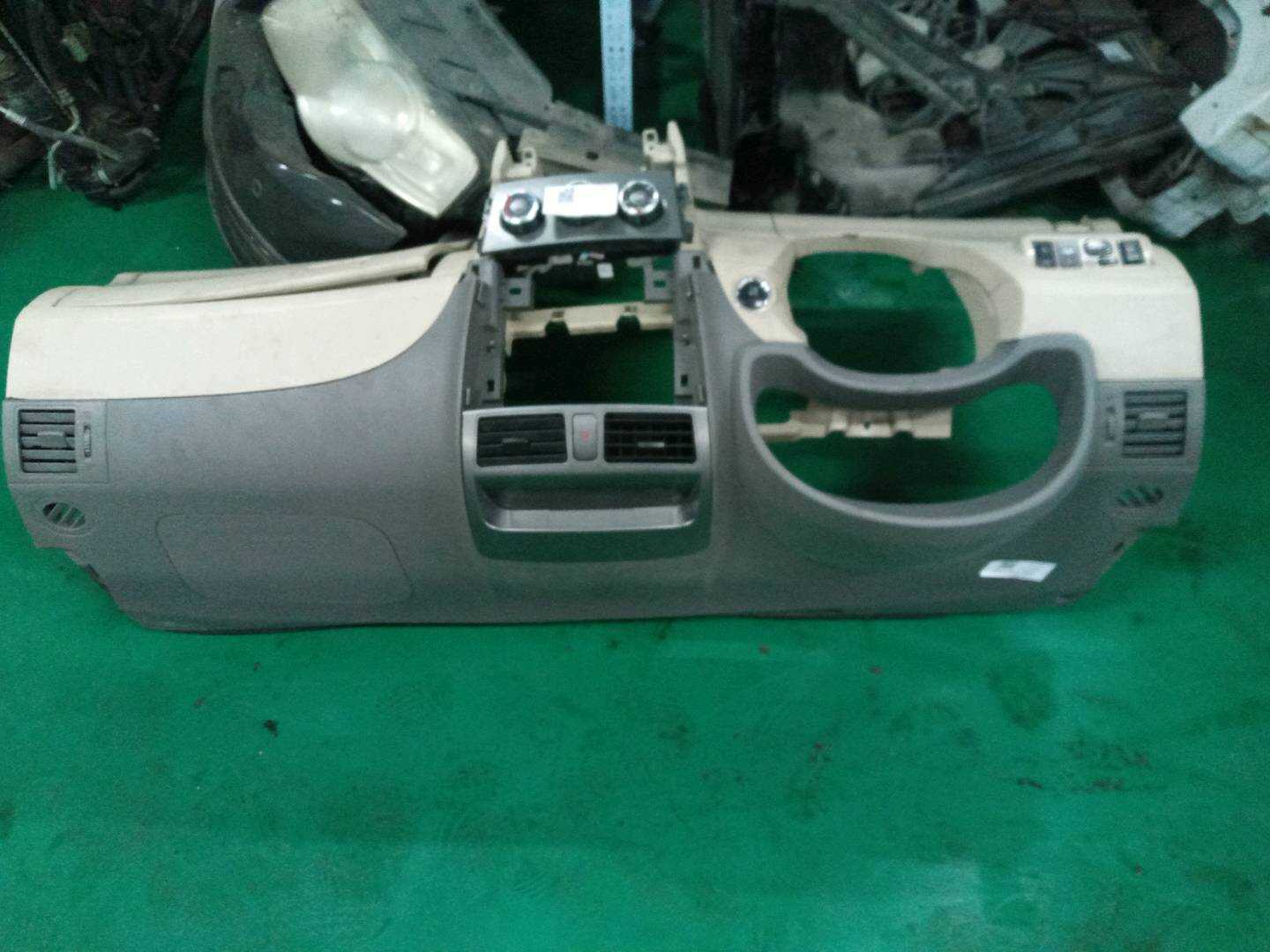 L35306110B 仪表台壳
