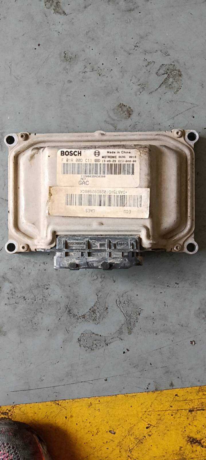 F01R00DC11 发动机电脑