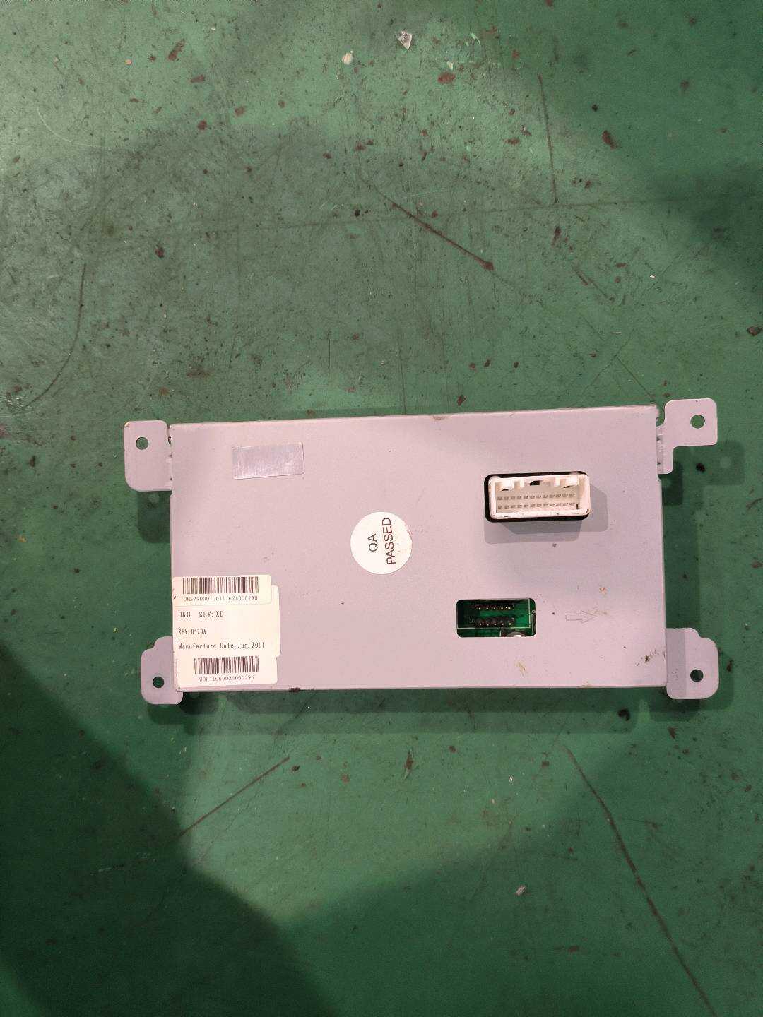 L8T0919603F 仪表台中央显示器
