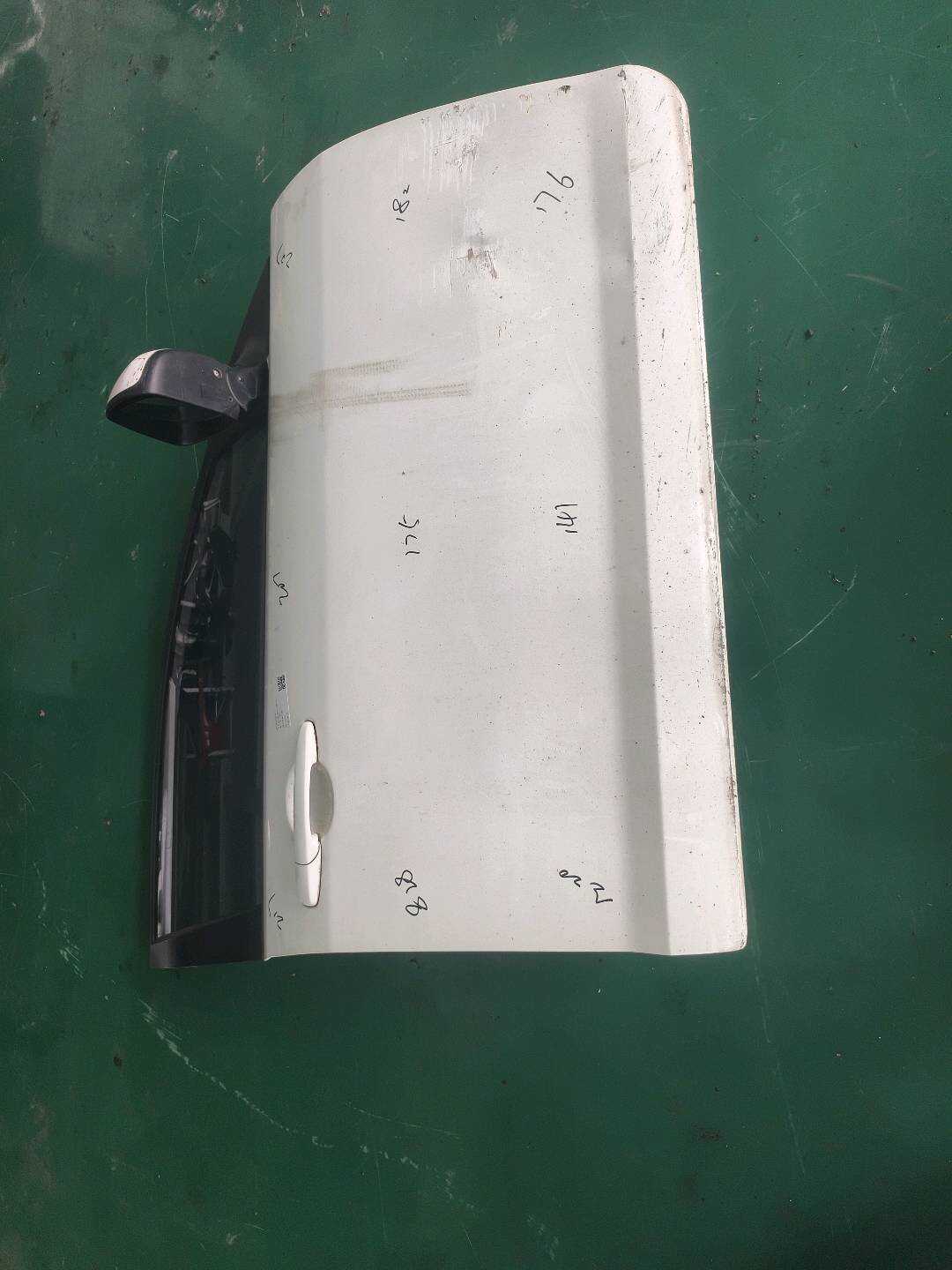 BFY85802XB 前门壳（右）