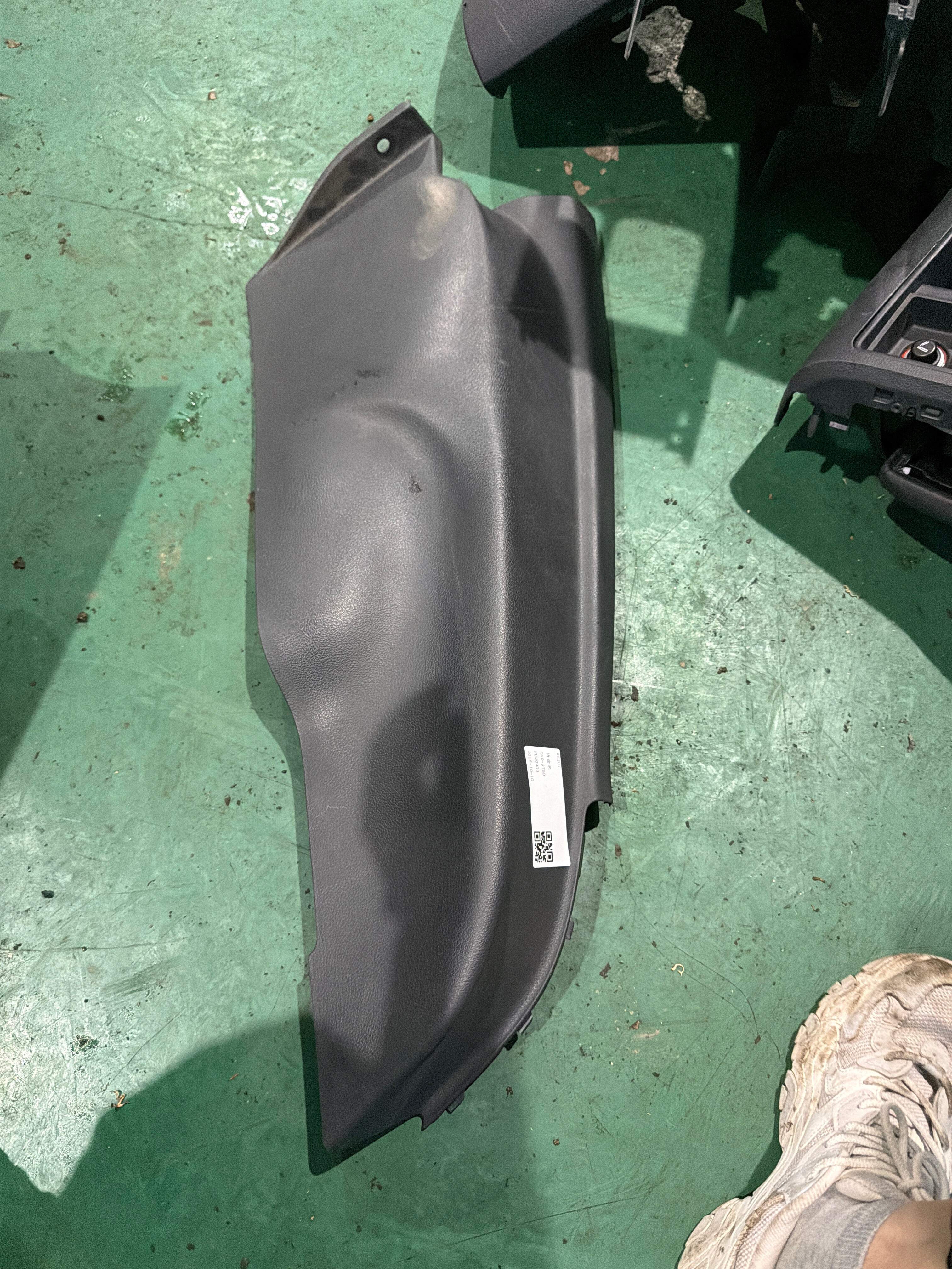 5N0867766 C柱内衬(右中)