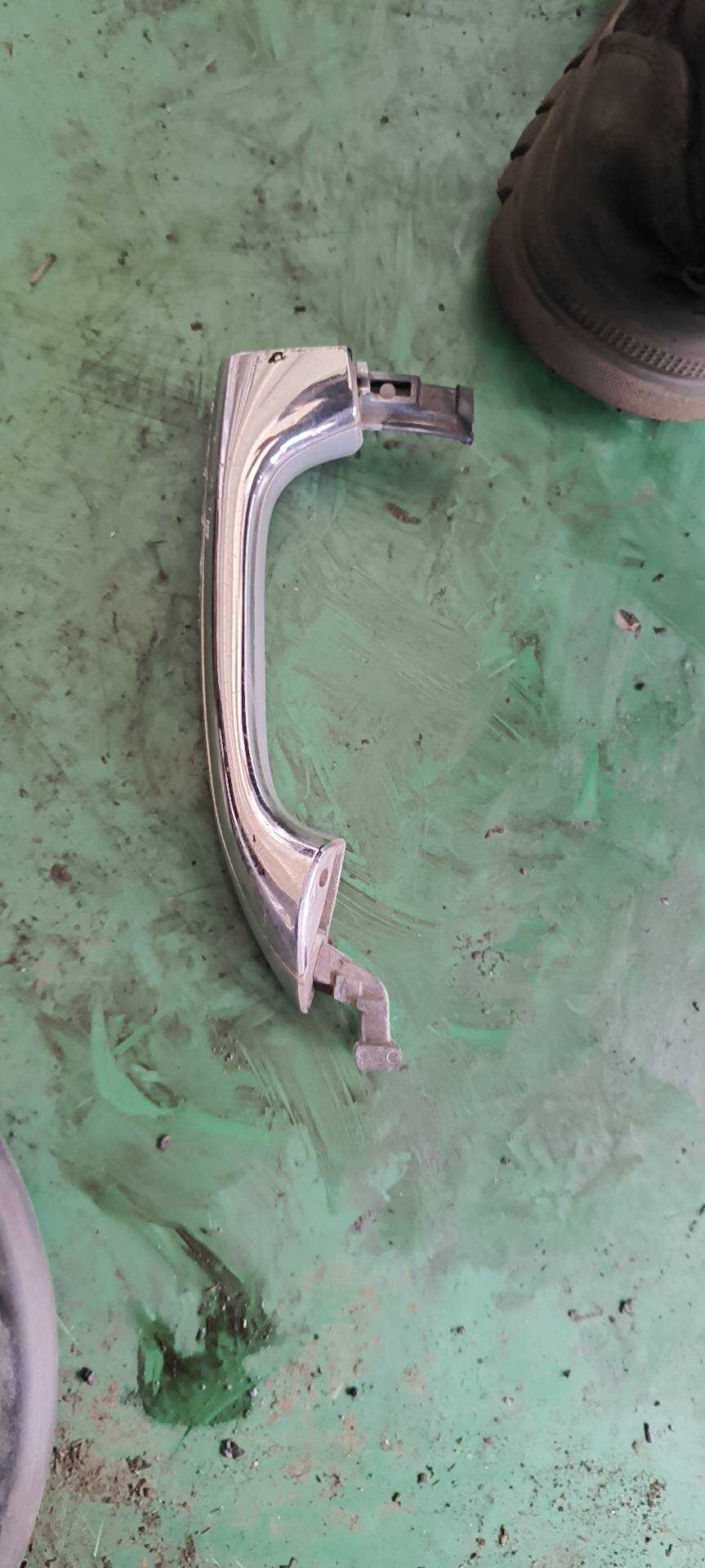 A16476006709775 前门外拉手(右)