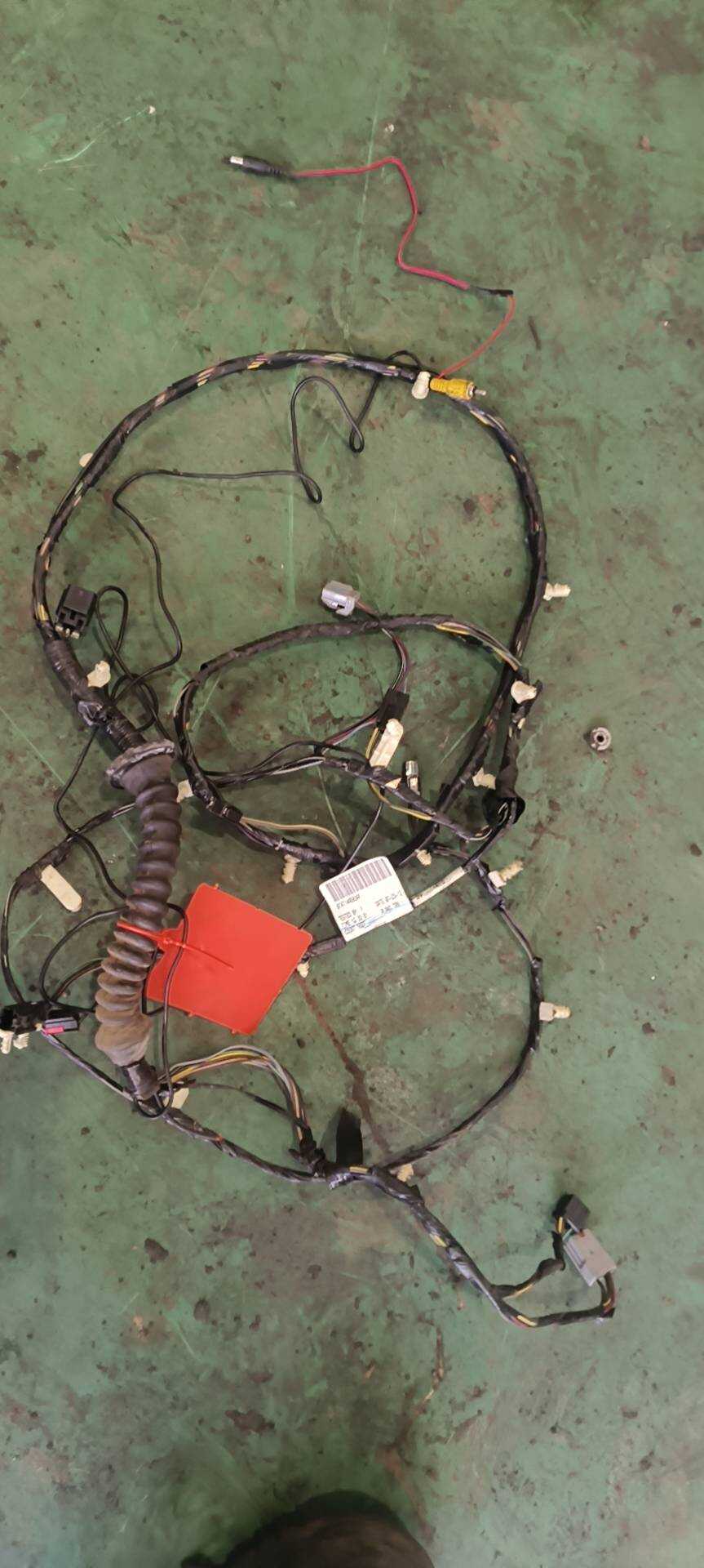 BT4Z14A412B 尾盖线束
