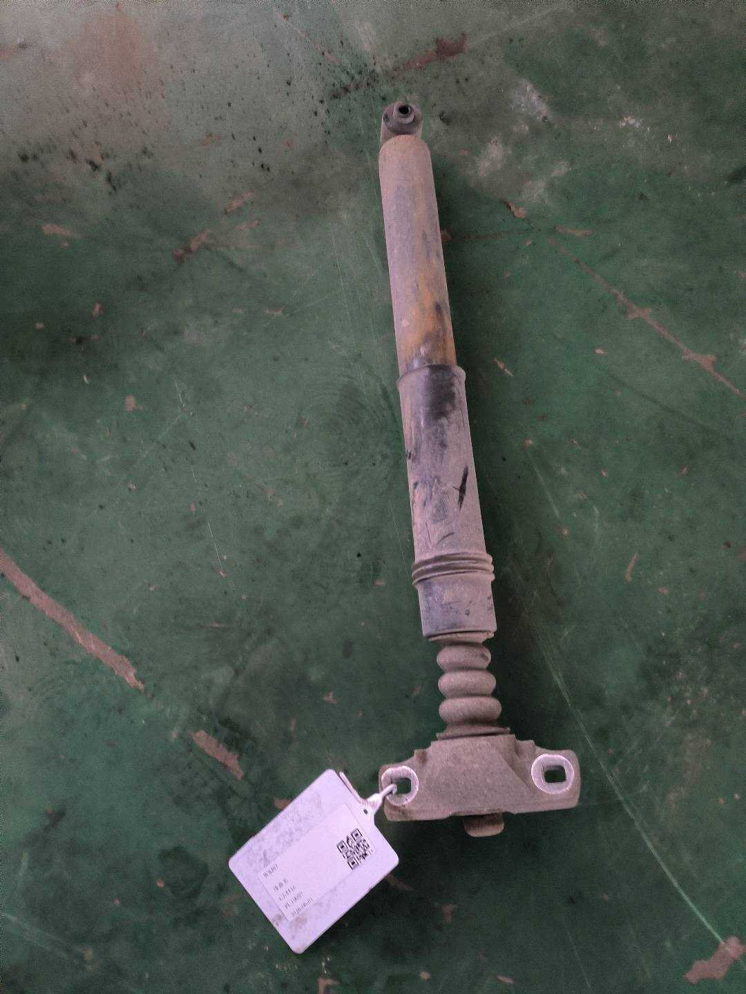 9674811380 后减震器芯（左）