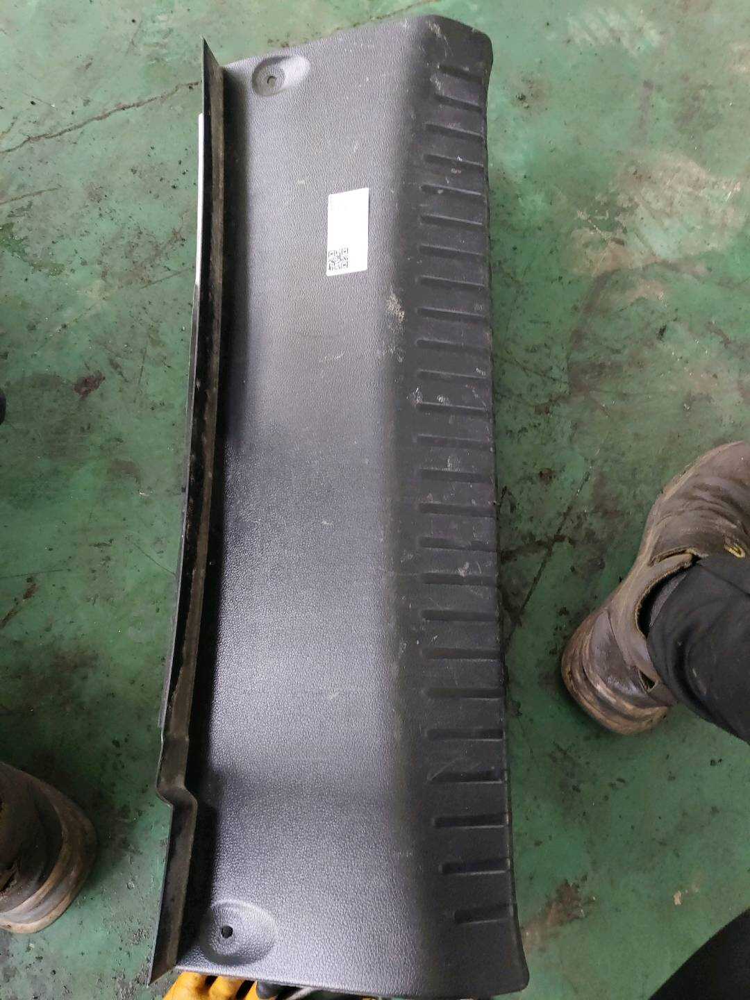 L18G863459A9B9 后围板饰板
