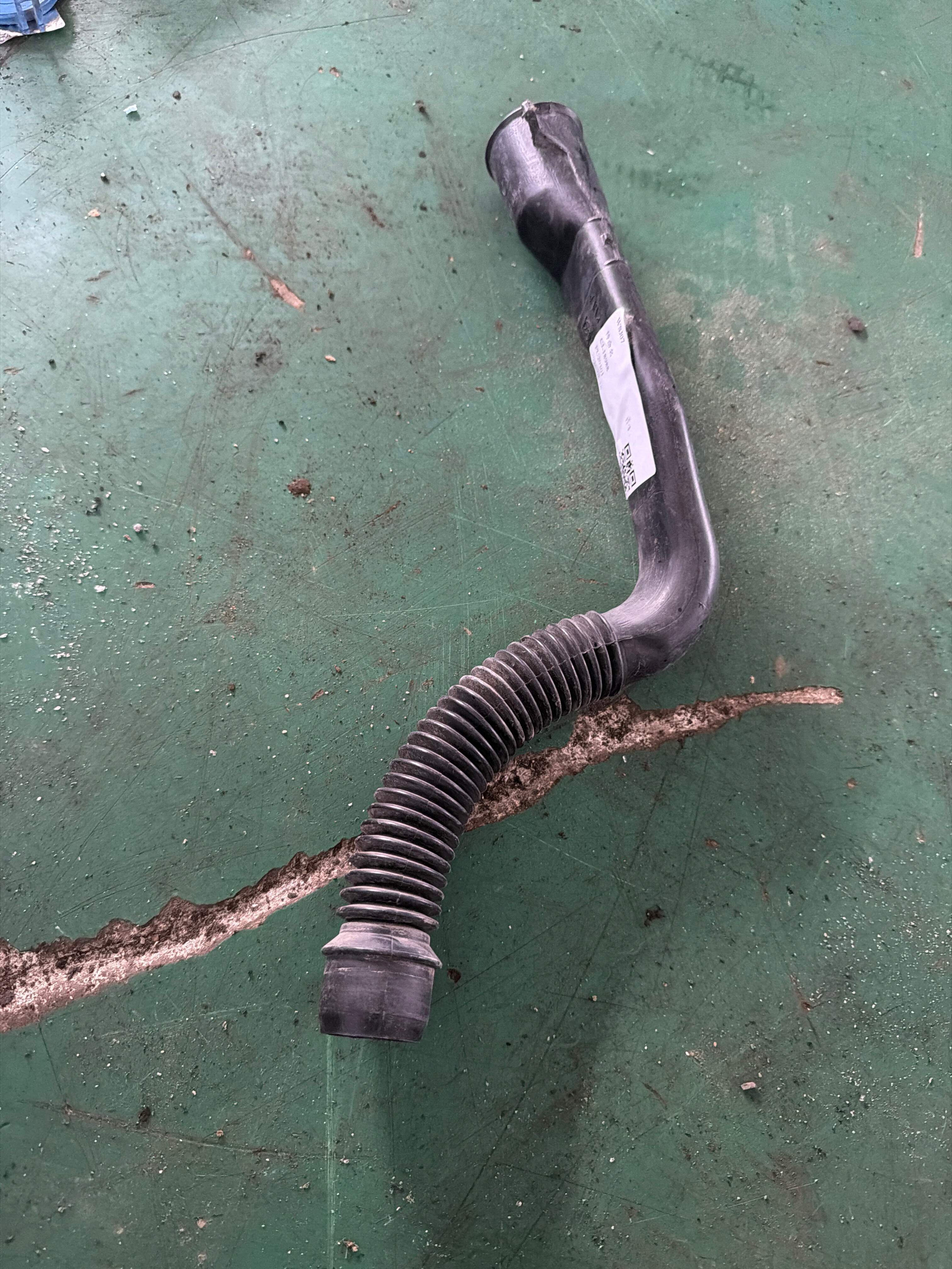 DMF500010 Front Windshield Washer Reservoir Filler Pipe