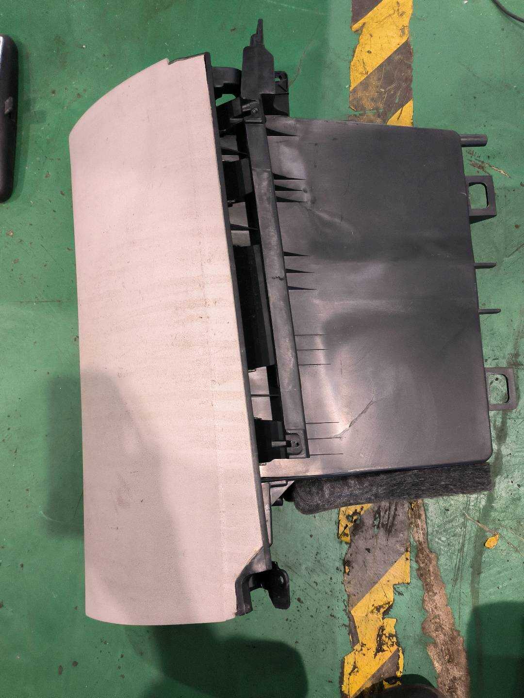 A16968016917H20 仪表台杂物箱